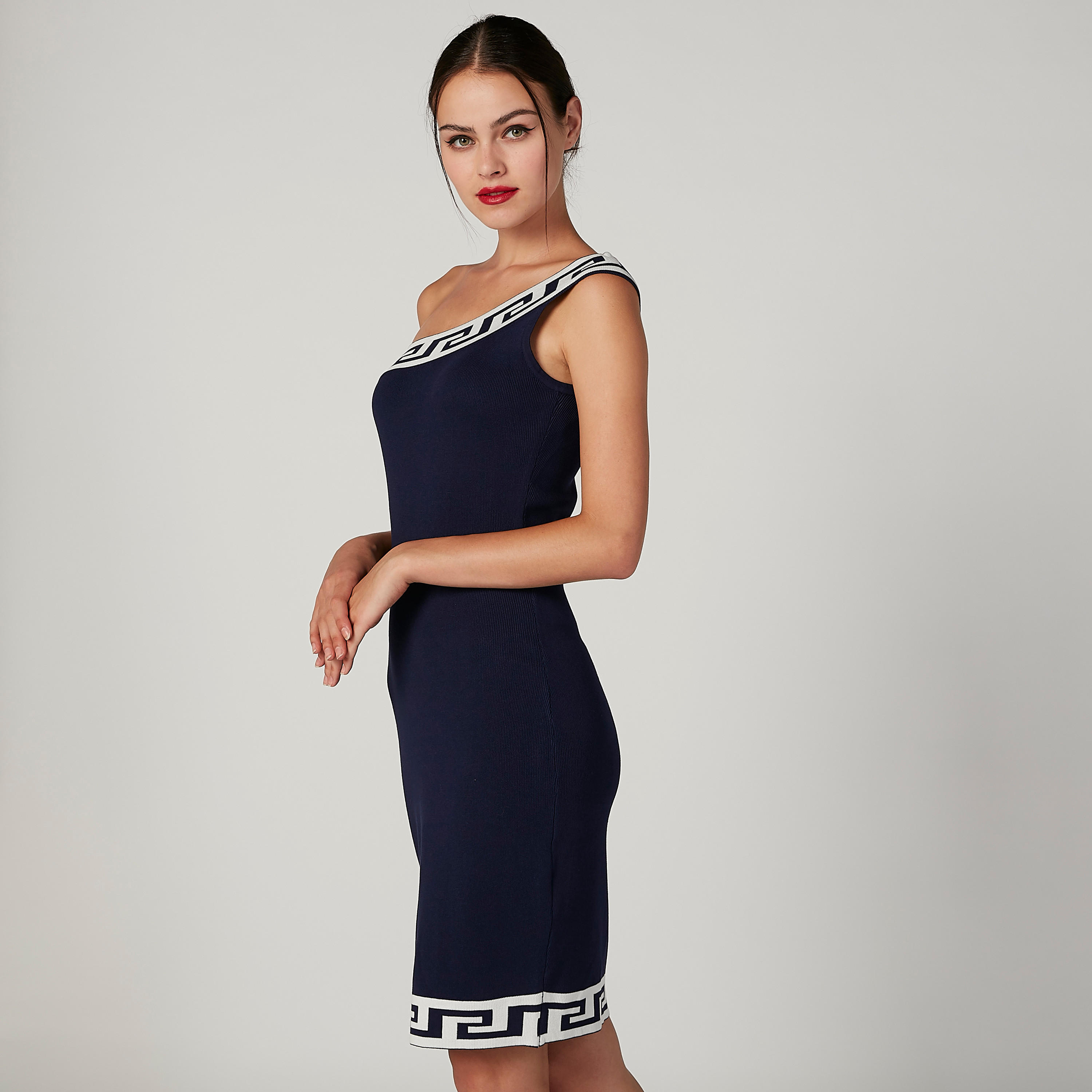 فستان ميدي دون أكمام بقصّة ضيّقة وطبعات-women-clothing-dresses-image-3