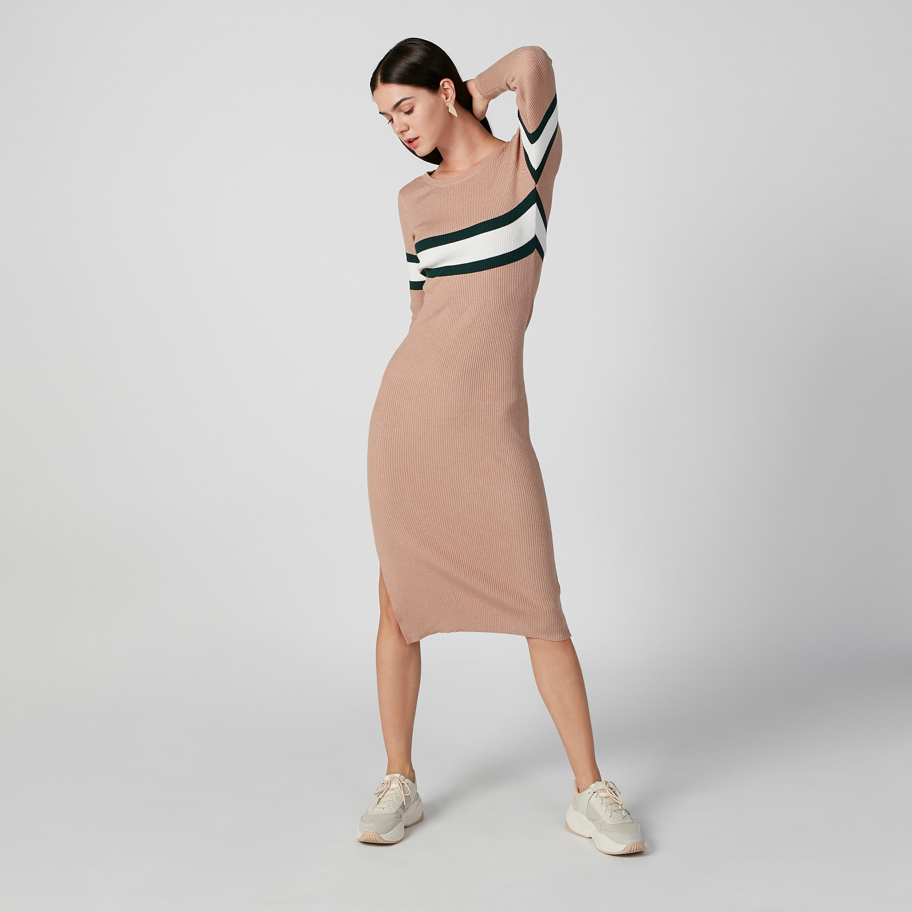 فستان مخطط متوسط الطول بقصّة ضيّقة وأكمام طويلة وفتحة جانبية-women-clothing-dresses-image-1