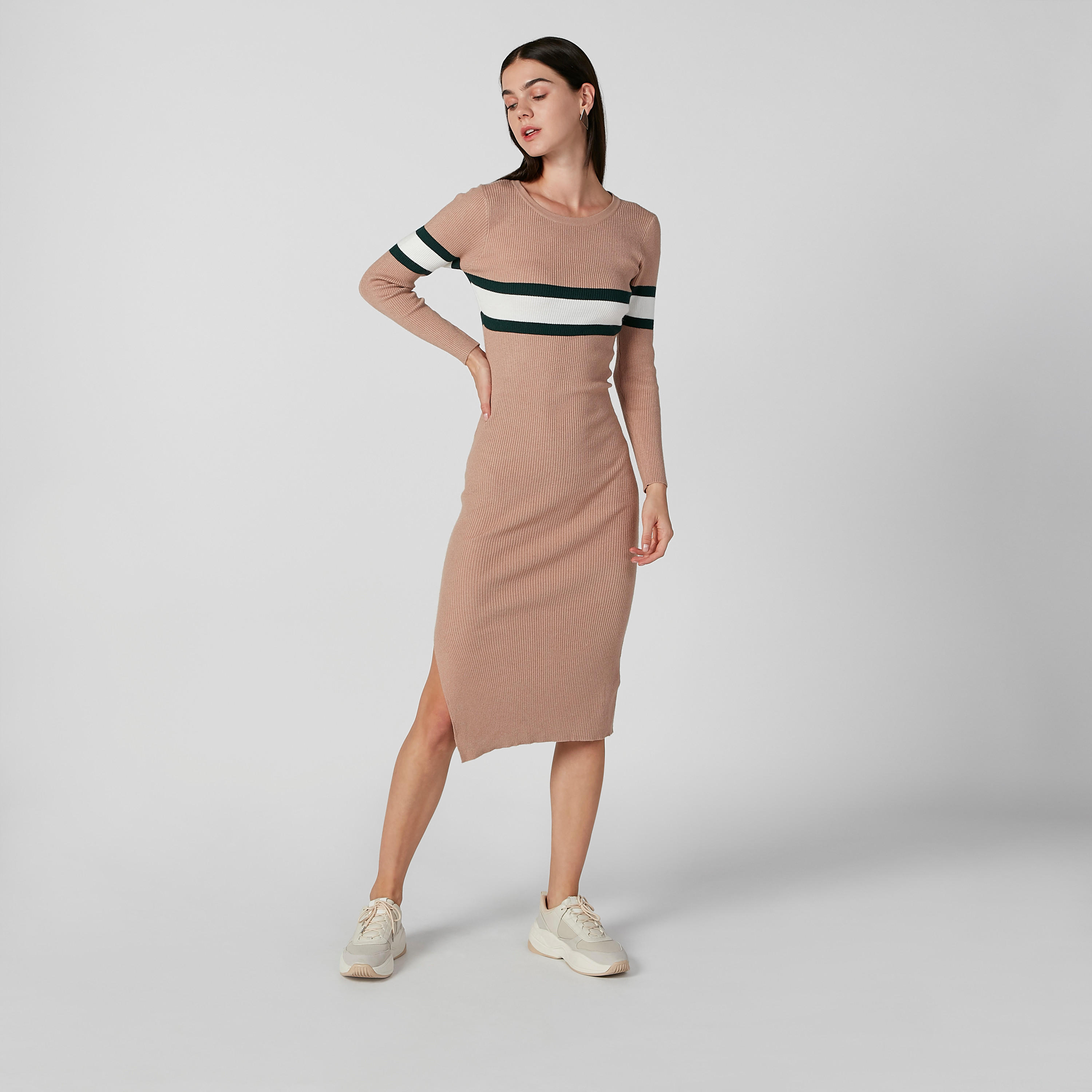 فستان مخطط متوسط الطول بقصّة ضيّقة وأكمام طويلة وفتحة جانبية-women-clothing-dresses-image-2