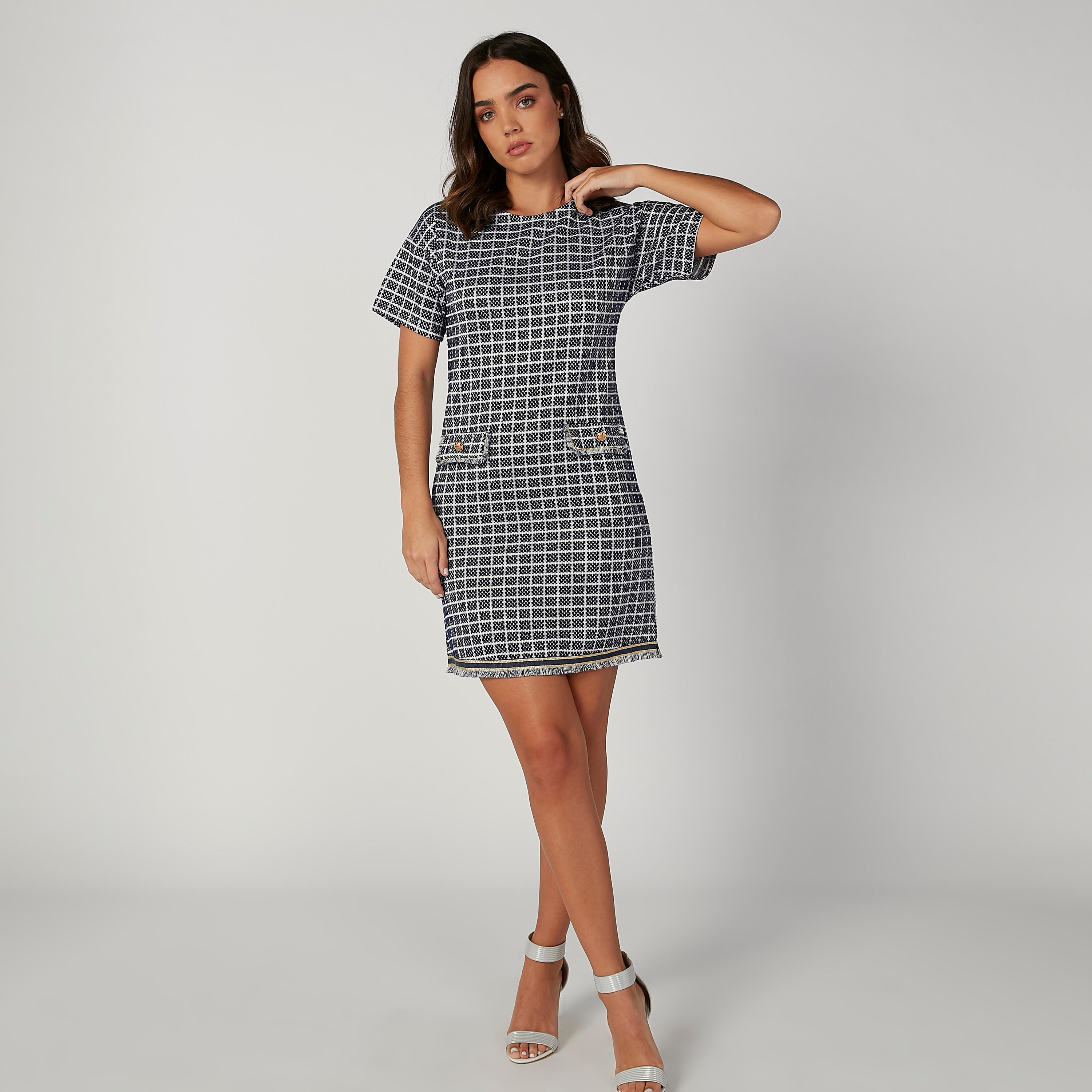 فستان قصير واسع كاروهات بياقة مستديرة وشراشيب-women-clothing-dresses-image-1
