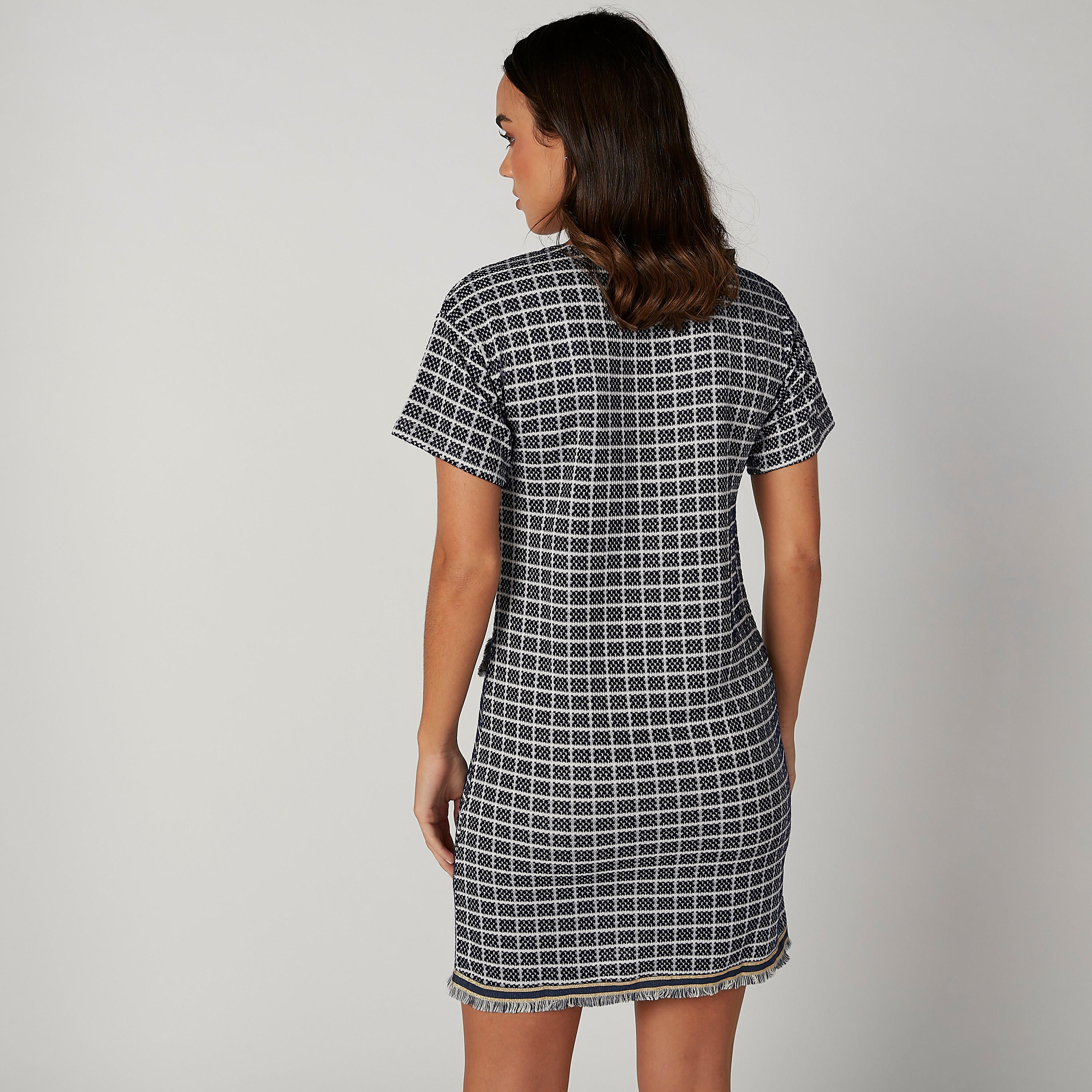 فستان قصير واسع كاروهات بياقة مستديرة وشراشيب-women-clothing-dresses-image-2
