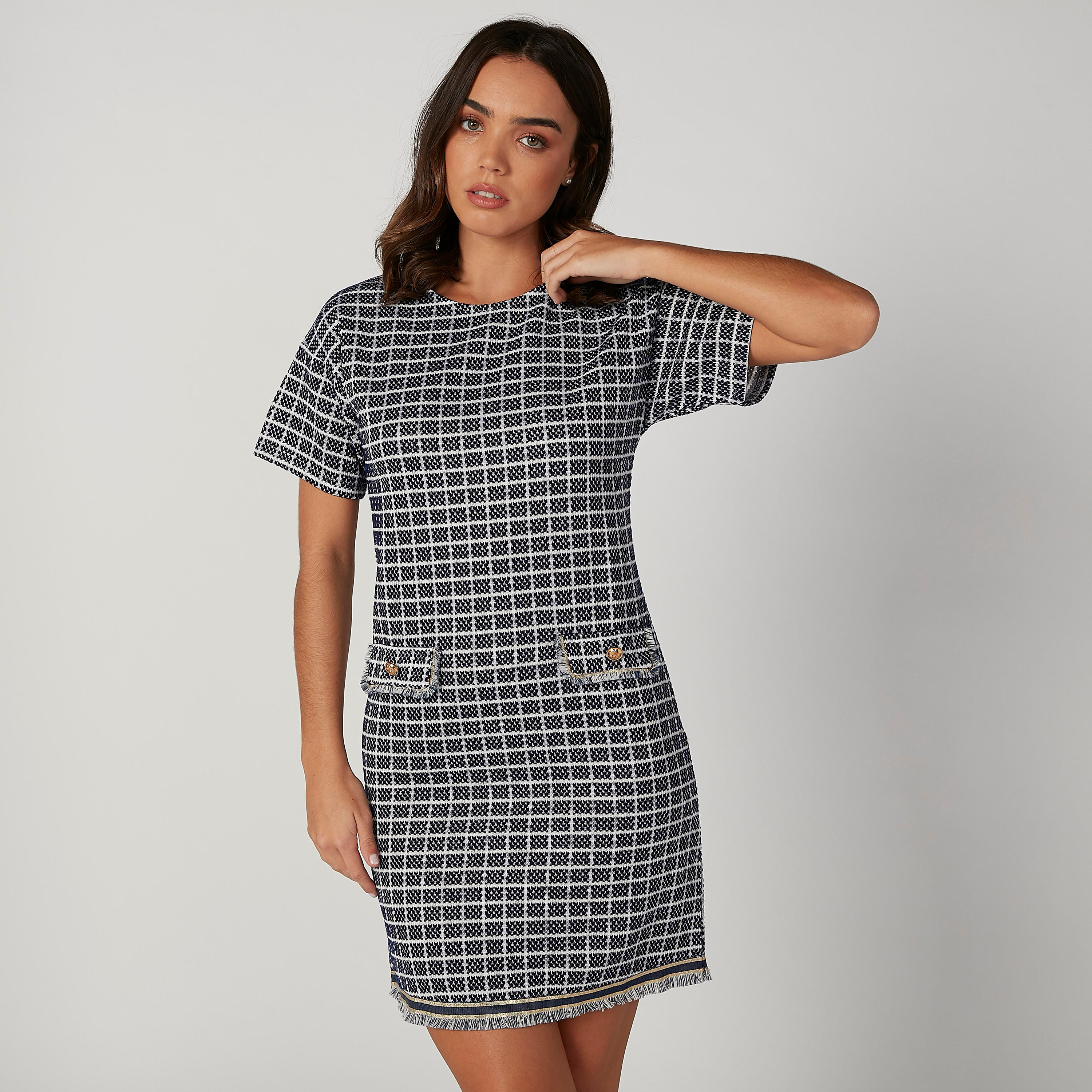 فستان قصير واسع كاروهات بياقة مستديرة وشراشيب-women-clothing-dresses-image-3
