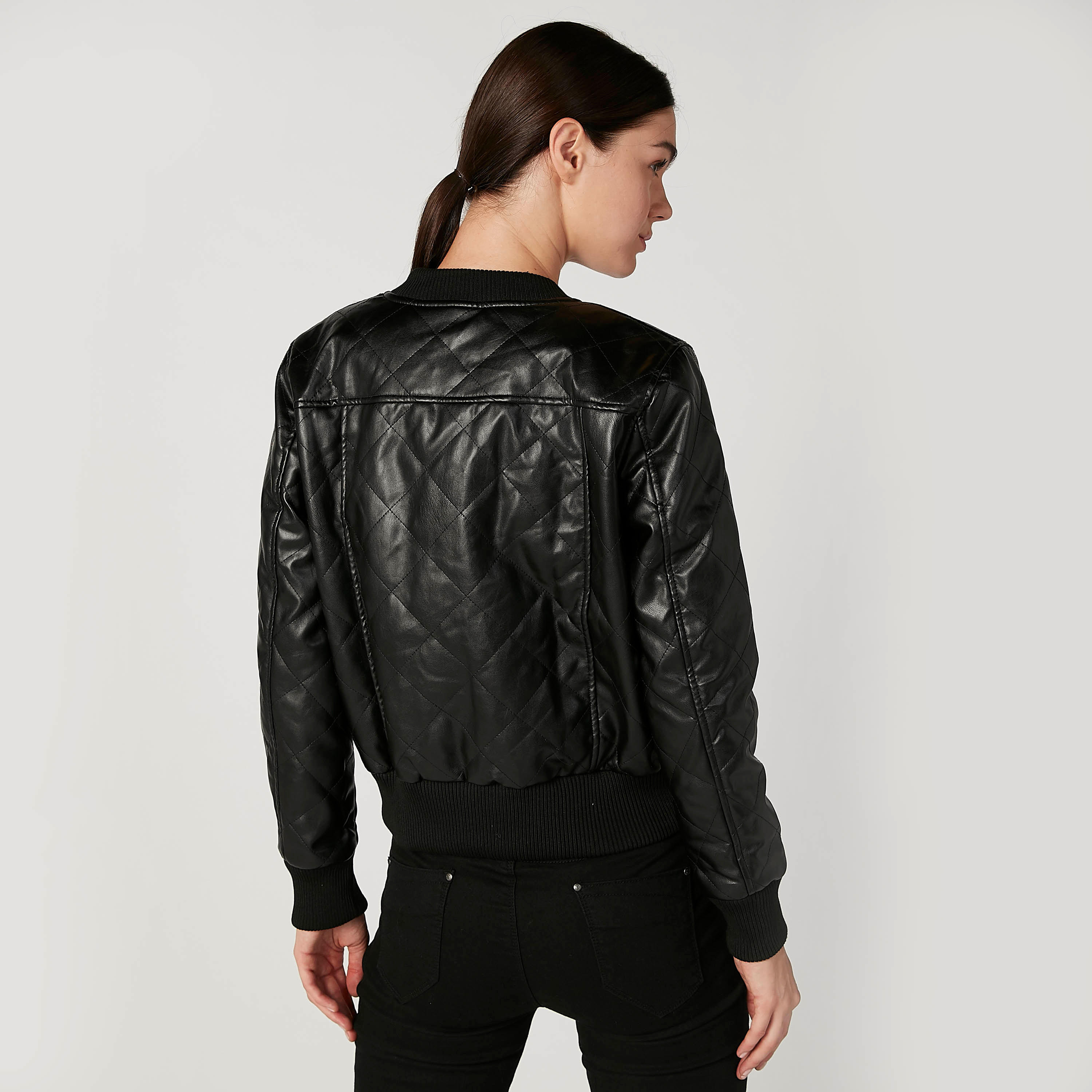 جاكيت مبطّن بأكمام طويلة وجيوب كنغر-women-winterwear-coatsandjackets-jackets-image-1