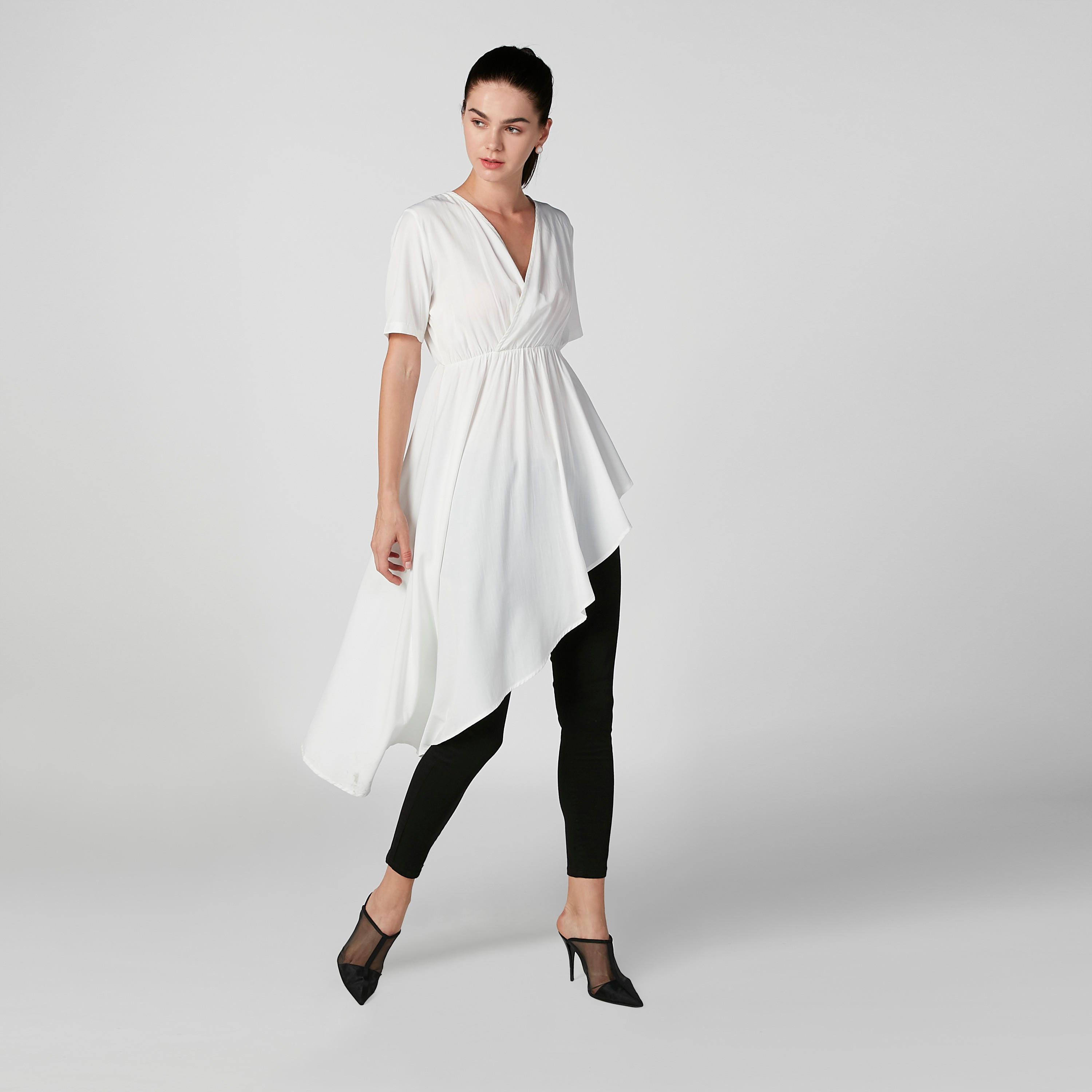 بلوزة سادة بياقة V وأكمام قصيرة وحوّاف غير مستوية-women-clothing-shirtsandblouses-blouses-image-4