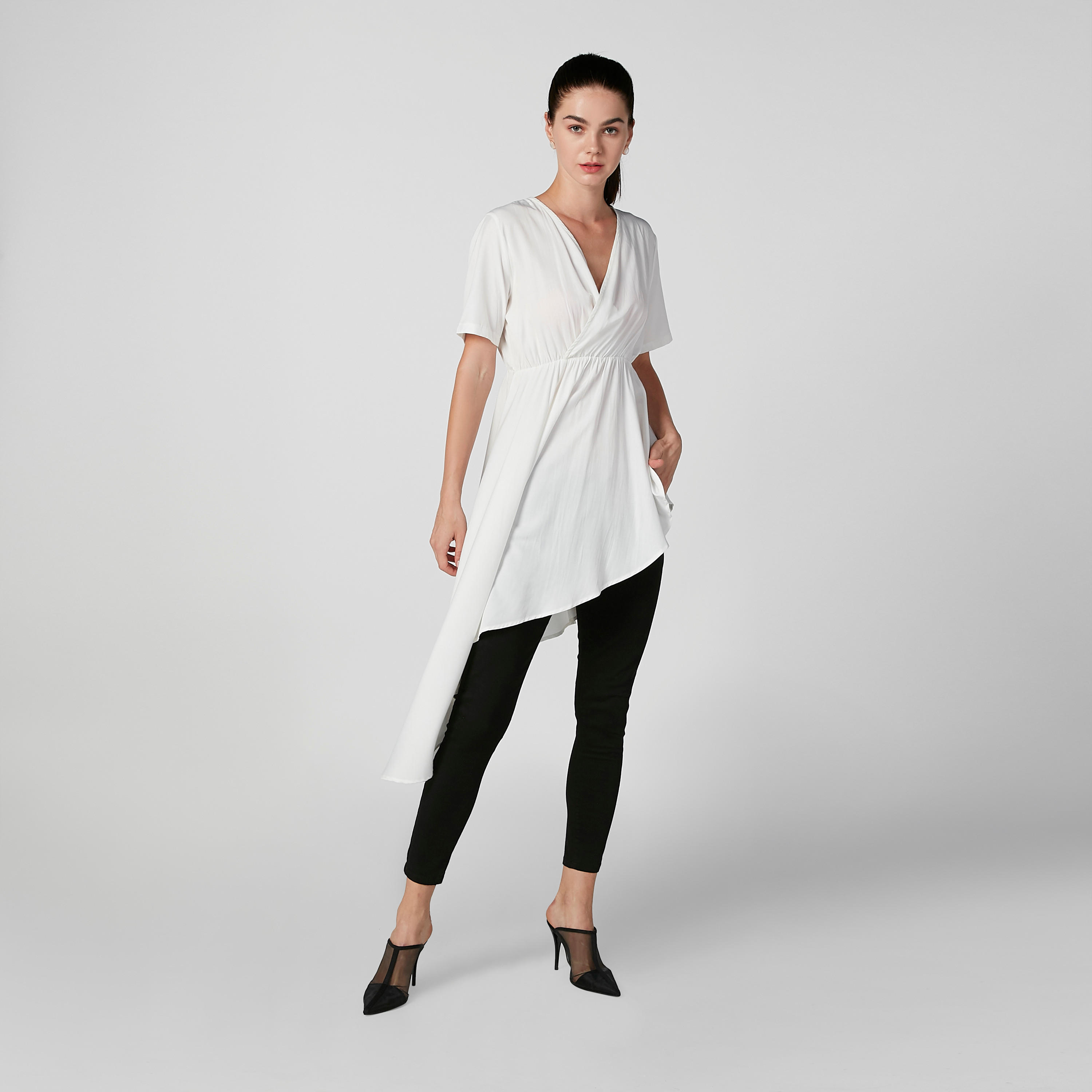 بلوزة سادة بياقة V وأكمام قصيرة وحوّاف غير مستوية-women-clothing-shirtsandblouses-blouses-image-3