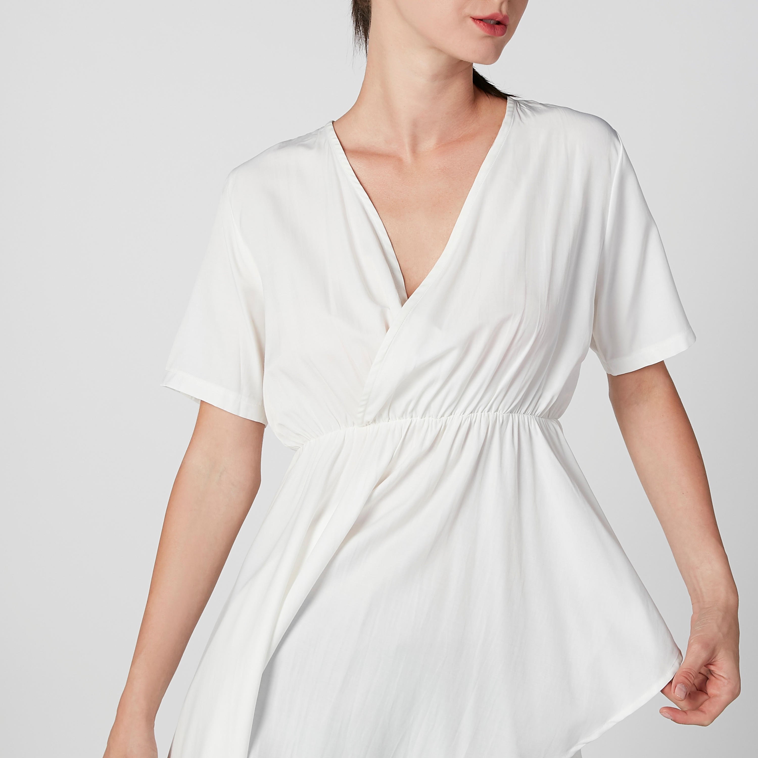 بلوزة سادة بياقة V وأكمام قصيرة وحوّاف غير مستوية-women-clothing-shirtsandblouses-blouses-image-2