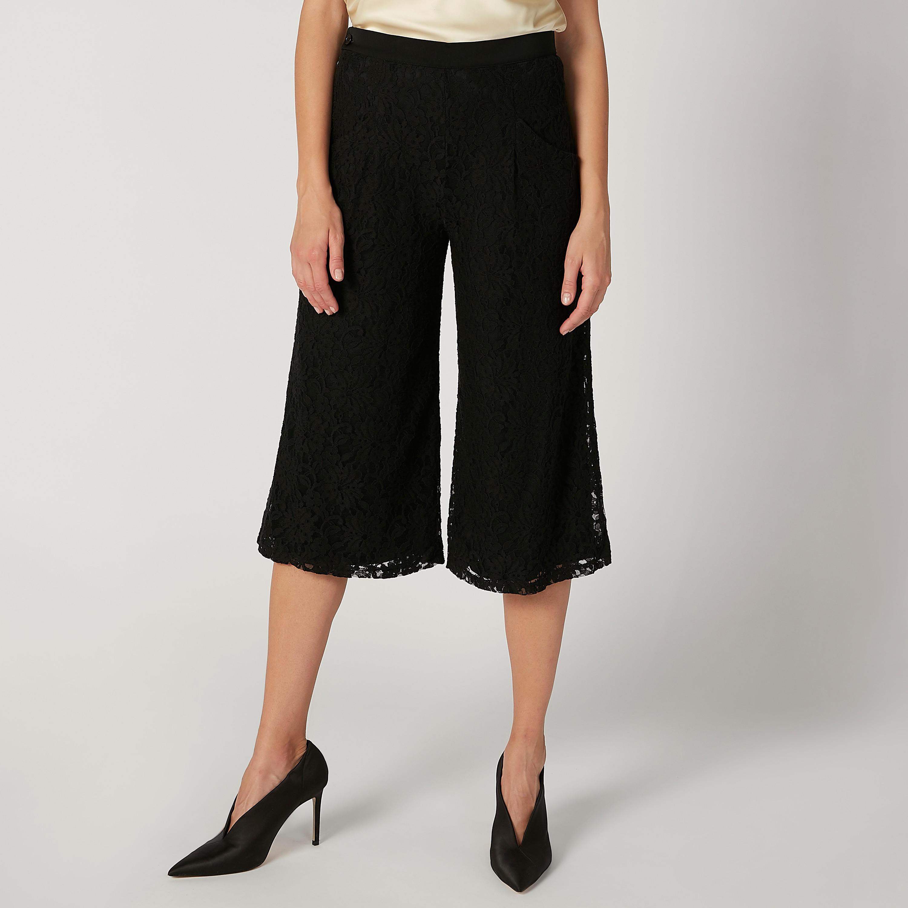 بنطلون كولوتيس بخصر مطّاطي متوسط الارتفاع وتفاصيل دانتيل-women-clothing-bottoms-trousers-image-1