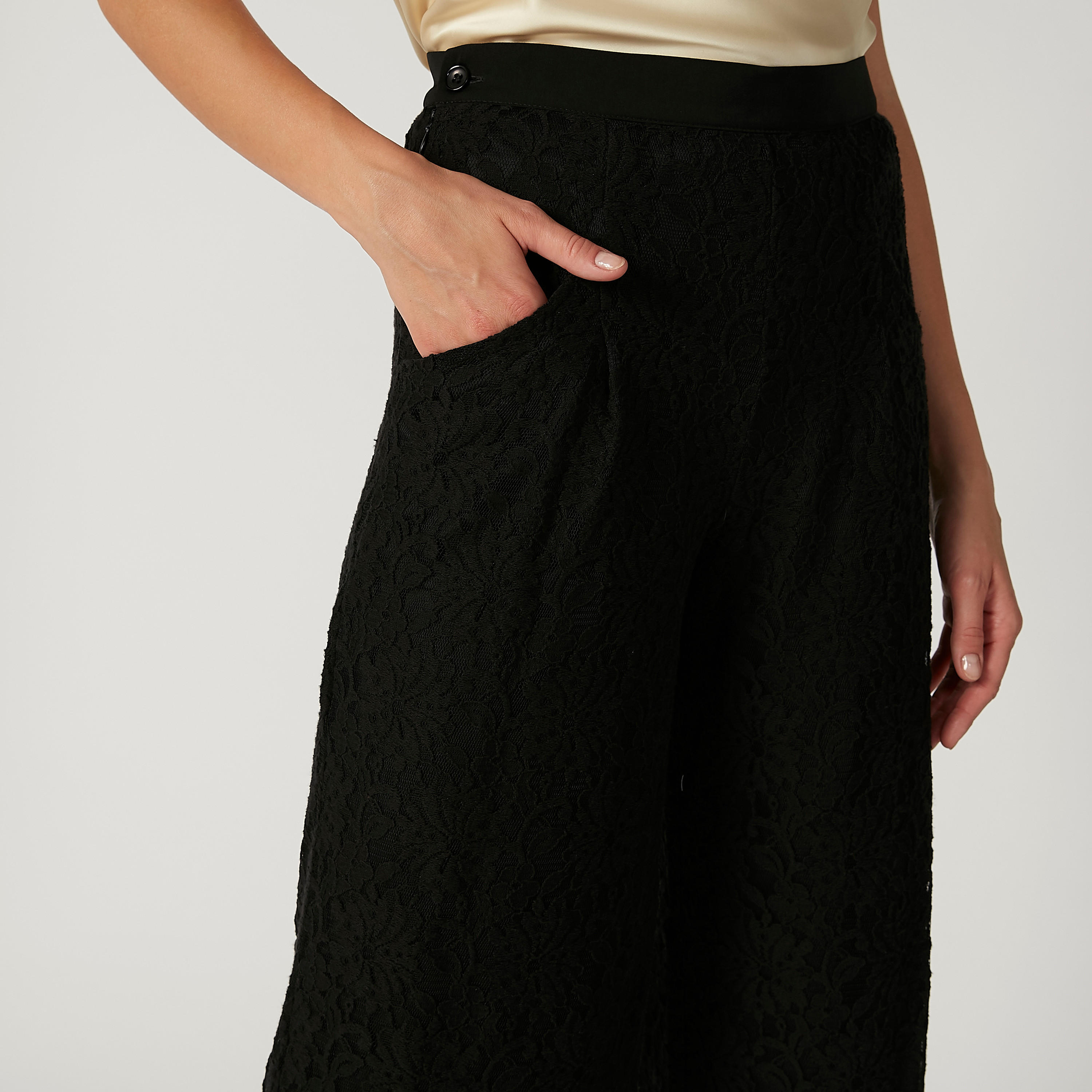 بنطلون كولوتيس بخصر مطّاطي متوسط الارتفاع وتفاصيل دانتيل-women-clothing-bottoms-trousers-image-3