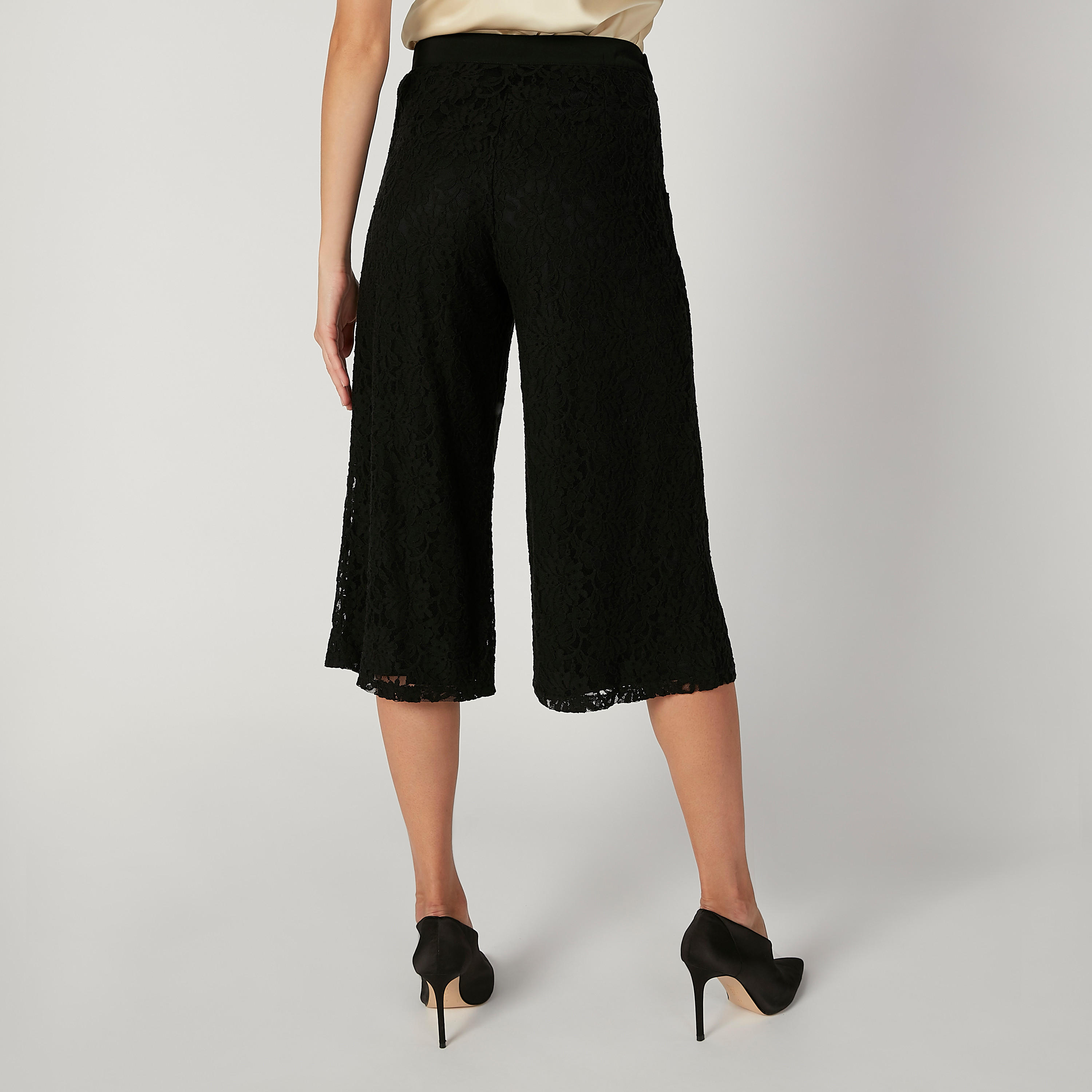 بنطلون كولوتيس بخصر مطّاطي متوسط الارتفاع وتفاصيل دانتيل-women-clothing-bottoms-trousers-image-4