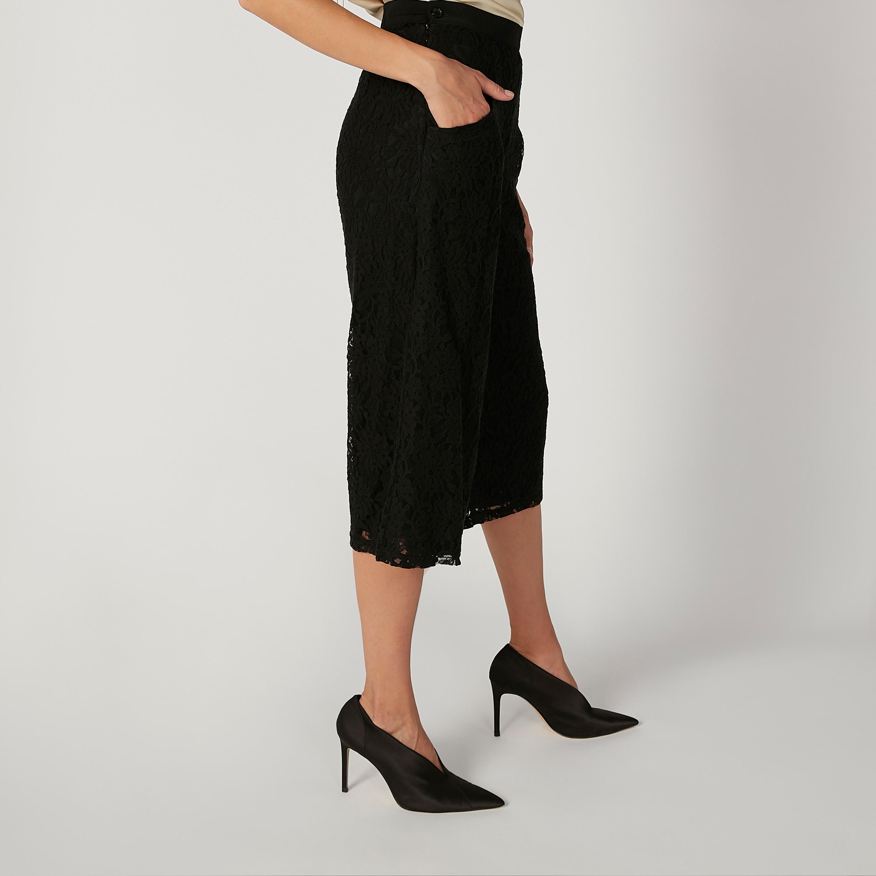 بنطلون كولوتيس بخصر مطّاطي متوسط الارتفاع وتفاصيل دانتيل-women-clothing-bottoms-trousers-image-5
