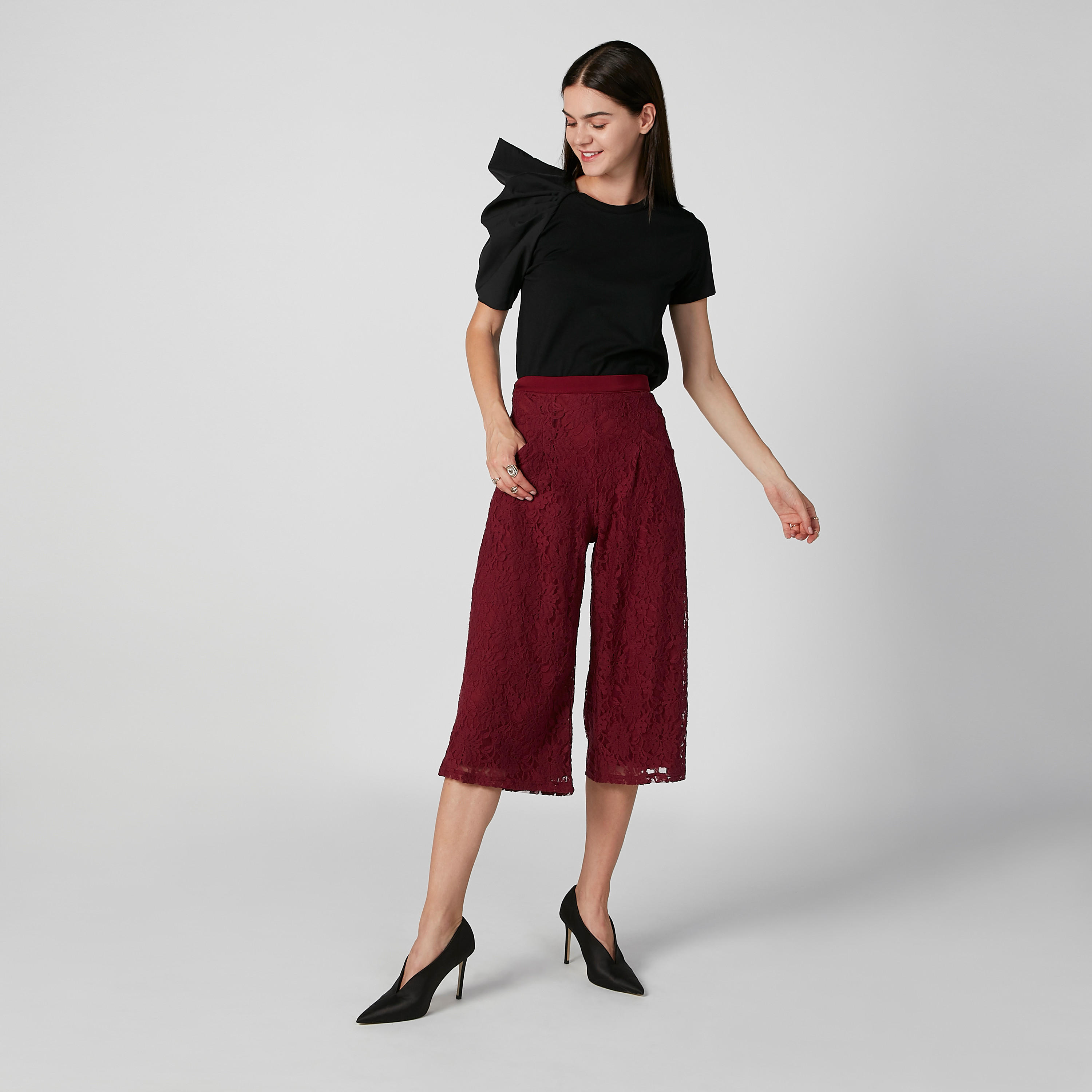 بنطلون كولوتيس بخصر مطّاطي متوسط الارتفاع وجيوب وتفاصيل دانتيل-women-clothing-bottoms-trousers-image-2