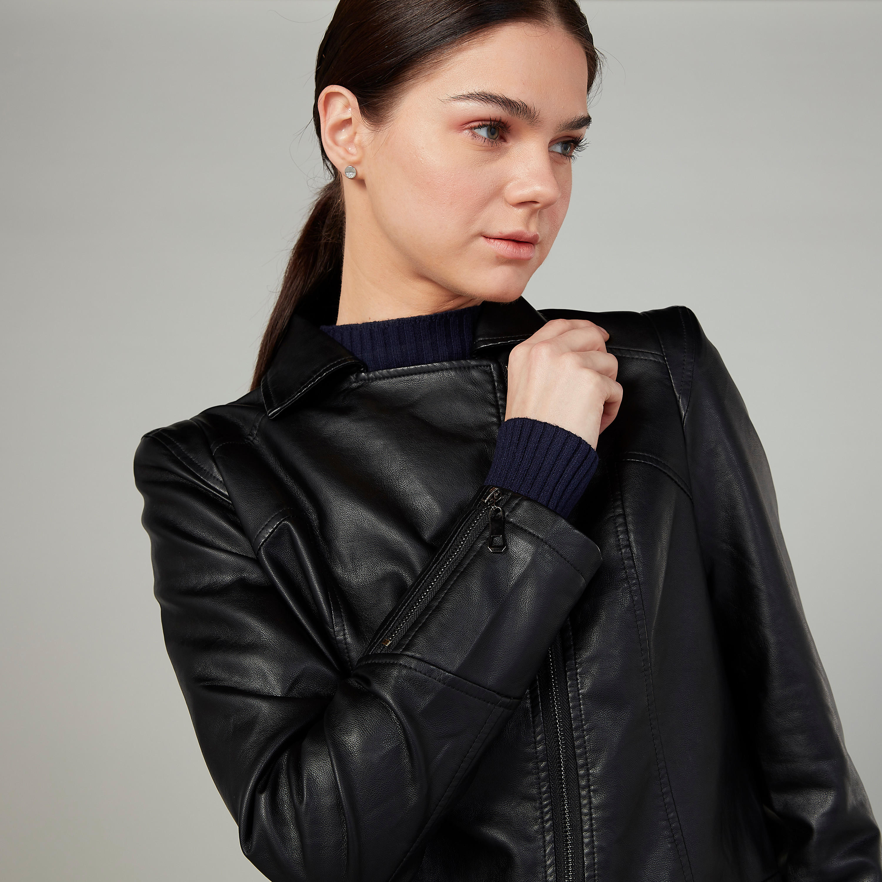 جاكيت بايكر بارزة الملمس بأكمام طويلة وسحّاب إغلاق-women-winterwear-coatsandjackets-jackets-image-2