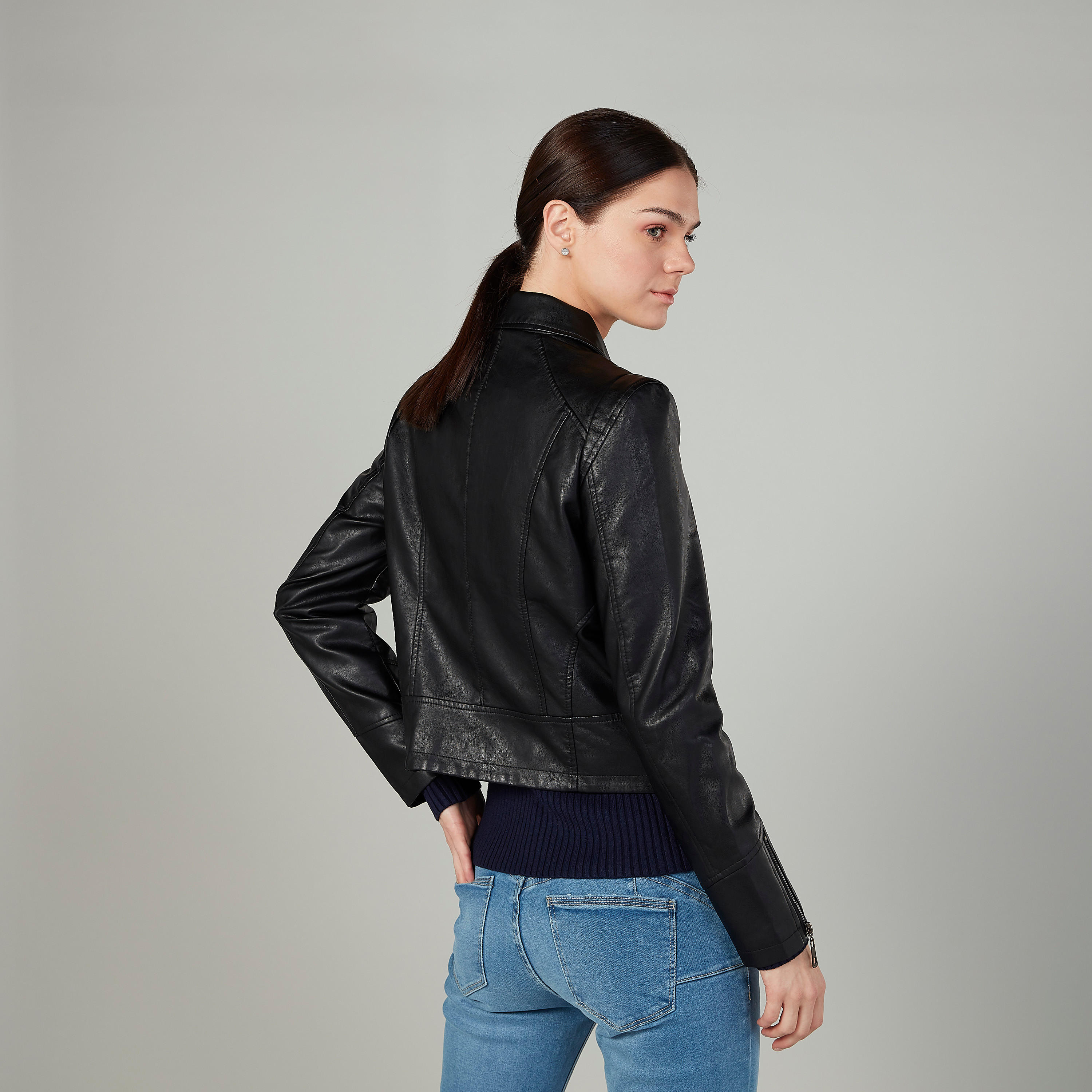 جاكيت بايكر بارزة الملمس بأكمام طويلة وسحّاب إغلاق-women-winterwear-coatsandjackets-jackets-image-1