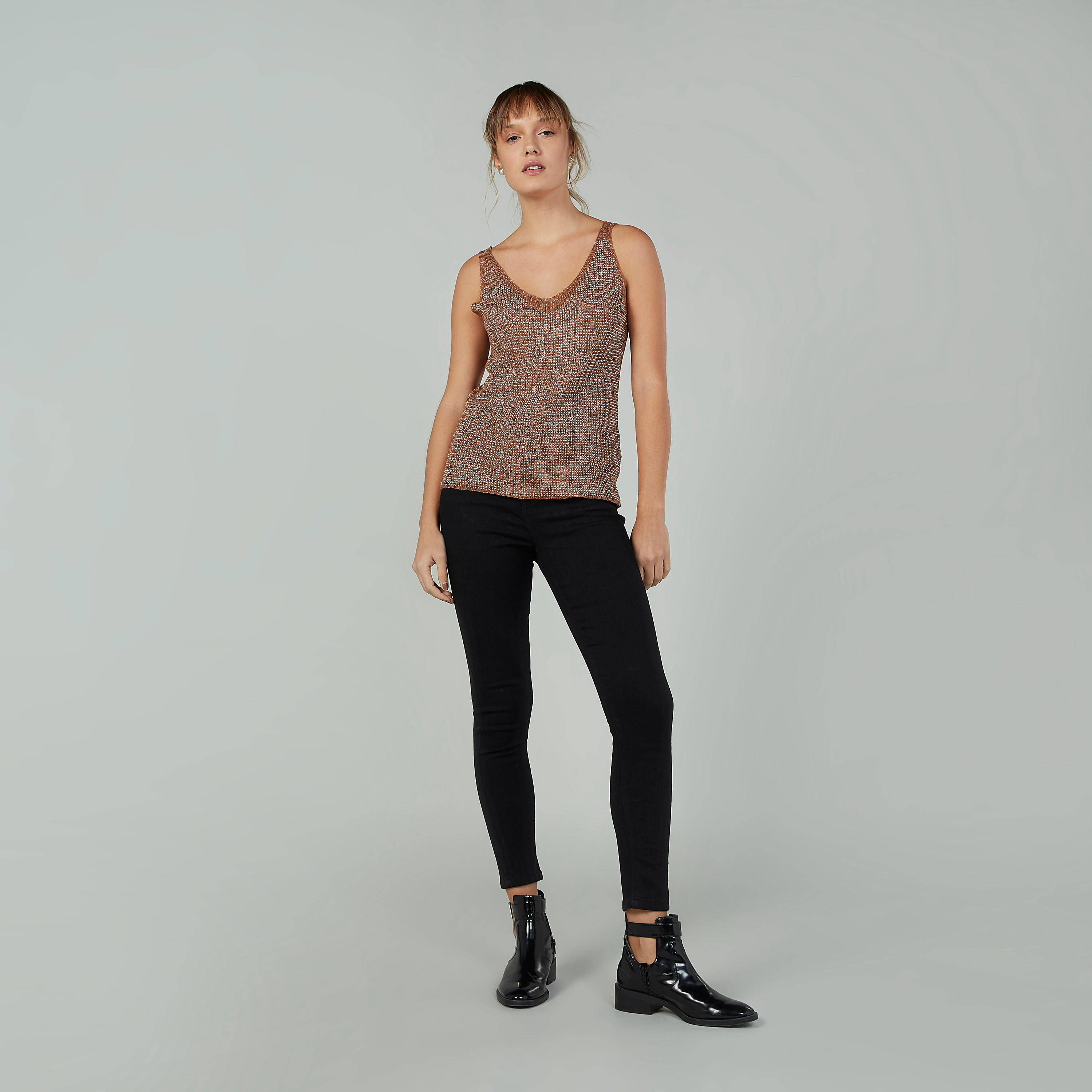 بلوزة مزيّنة دون أكمام بياقة V-women-clothing-tshirts-image-2