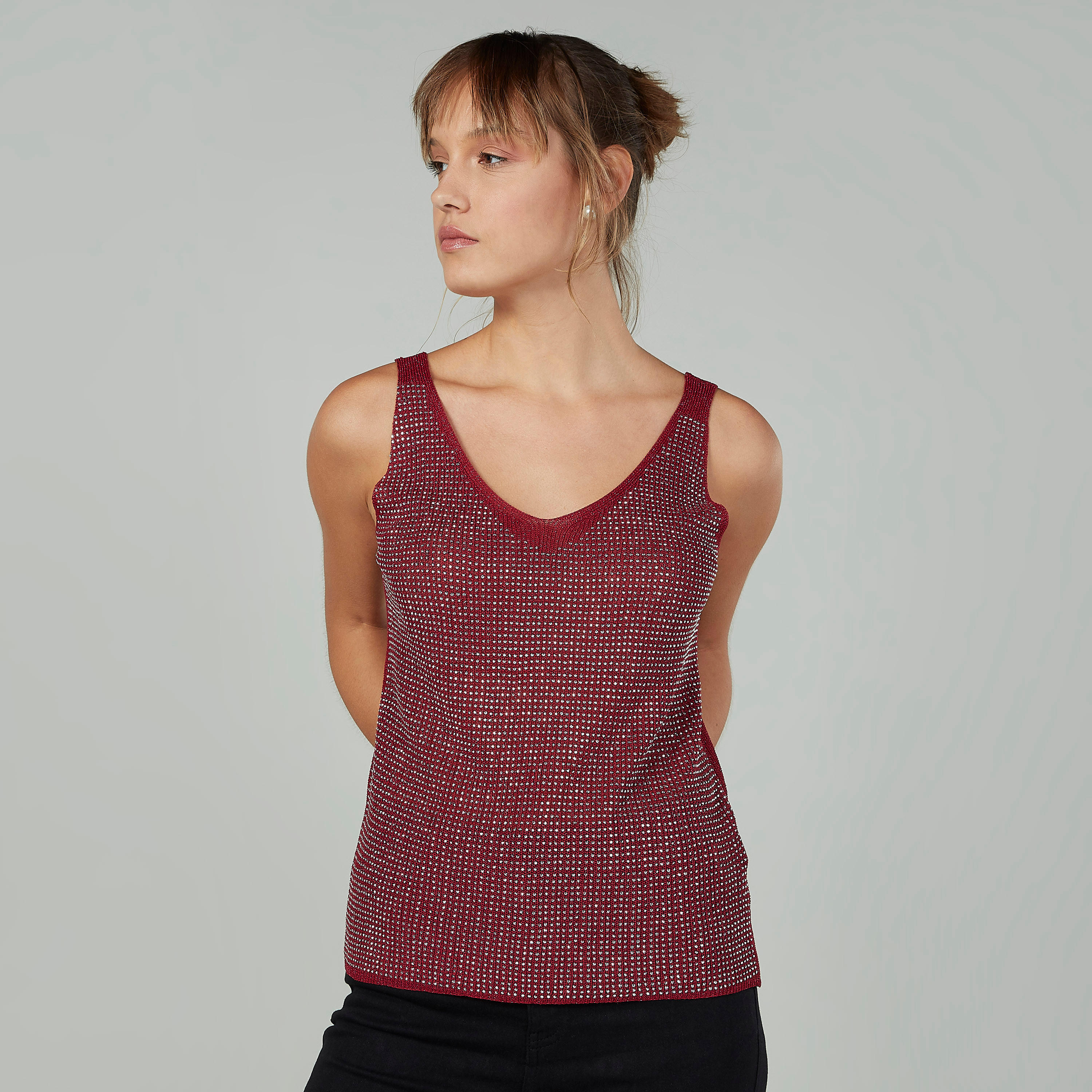 بلوزة مزيّنة دون أكمام بياقة V-women-clothing-tshirts-image-1