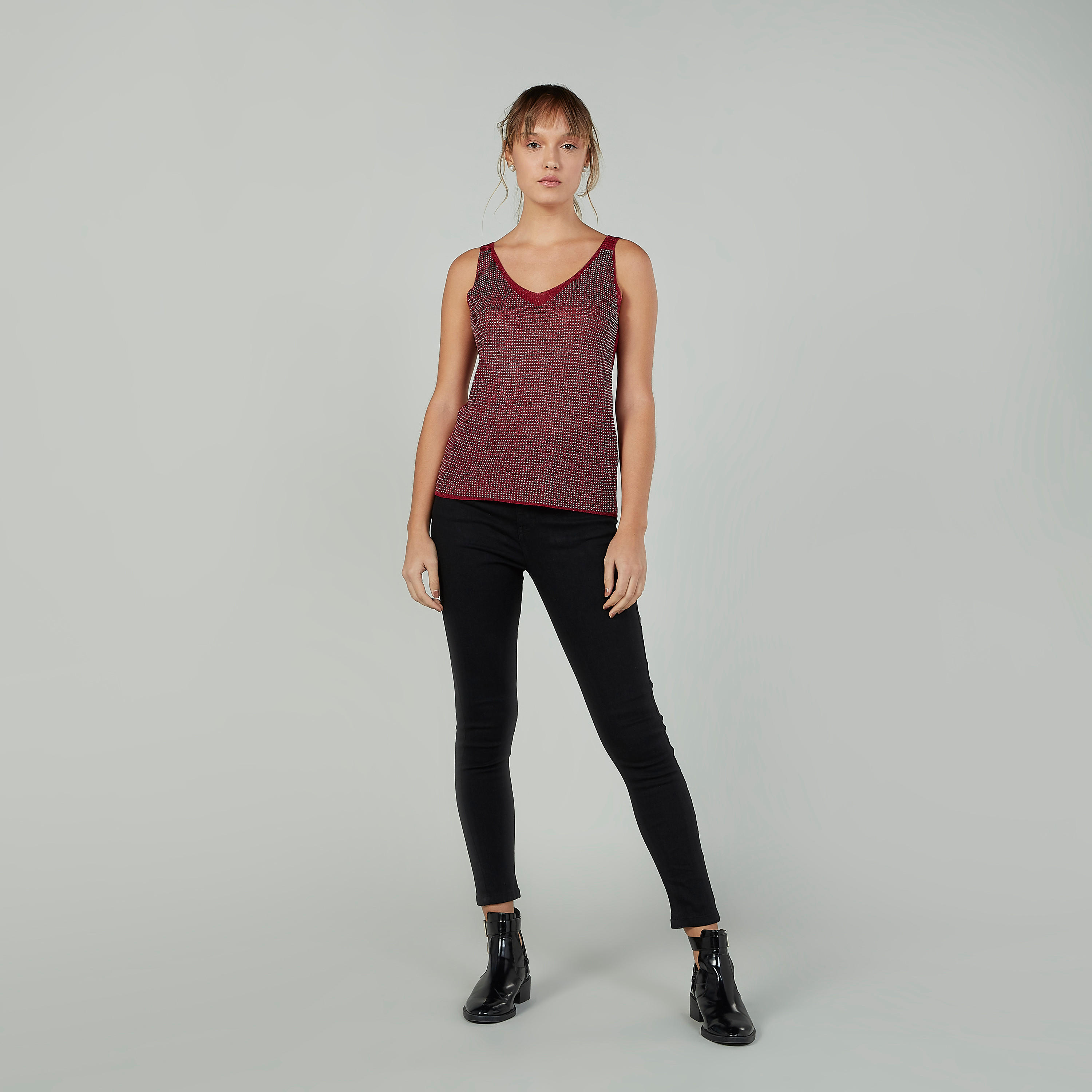 بلوزة مزيّنة دون أكمام بياقة V-women-clothing-tshirts-image-2