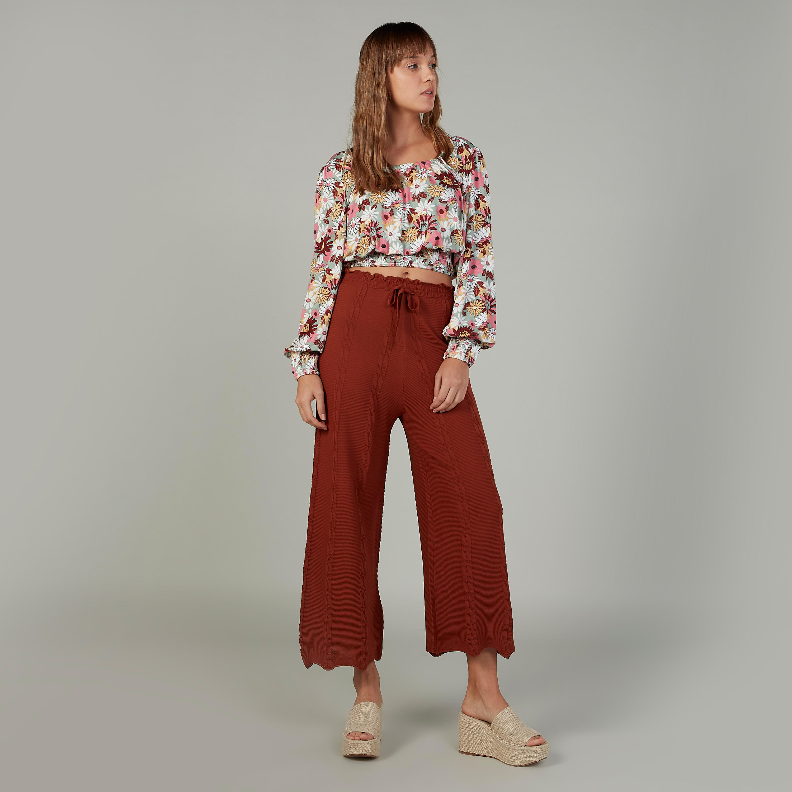 بنطلون قصير سادة بقصّة واسعة وخصر مطّاطي مرن وأربطة-women-clothing-bottoms-trousers-image-2