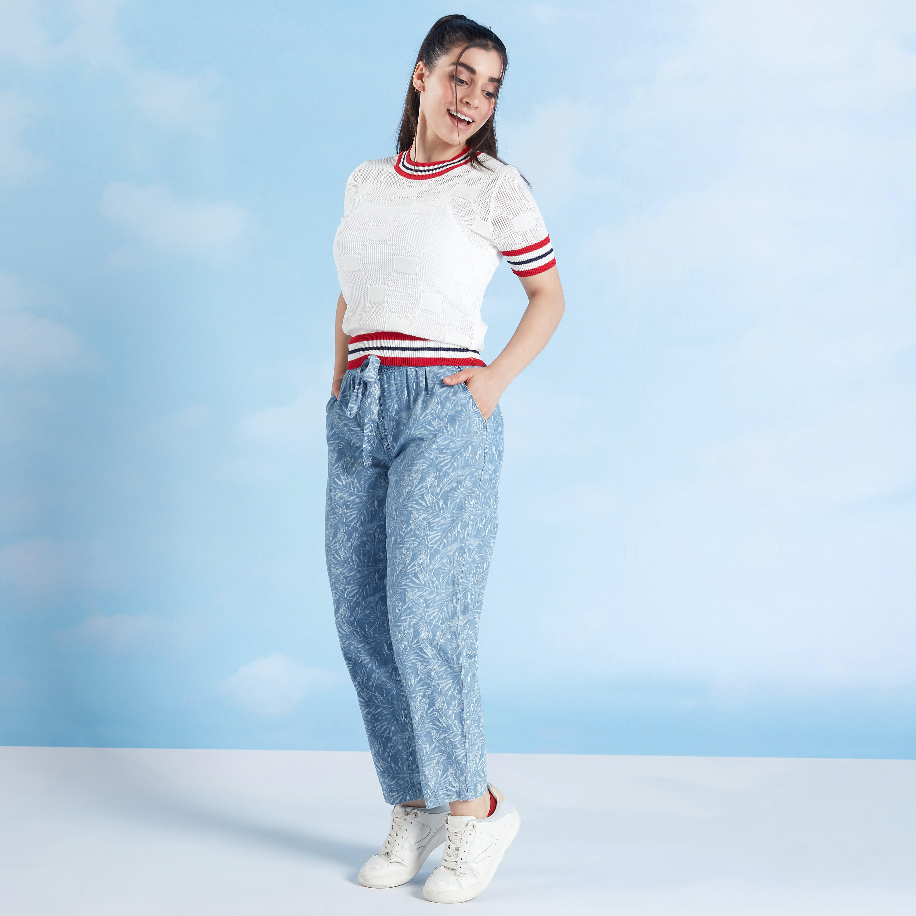 تيشيرت بارز الملمس بياقة ضيّقة وأكمام قصيرة-women-clothing-tshirts-image-2