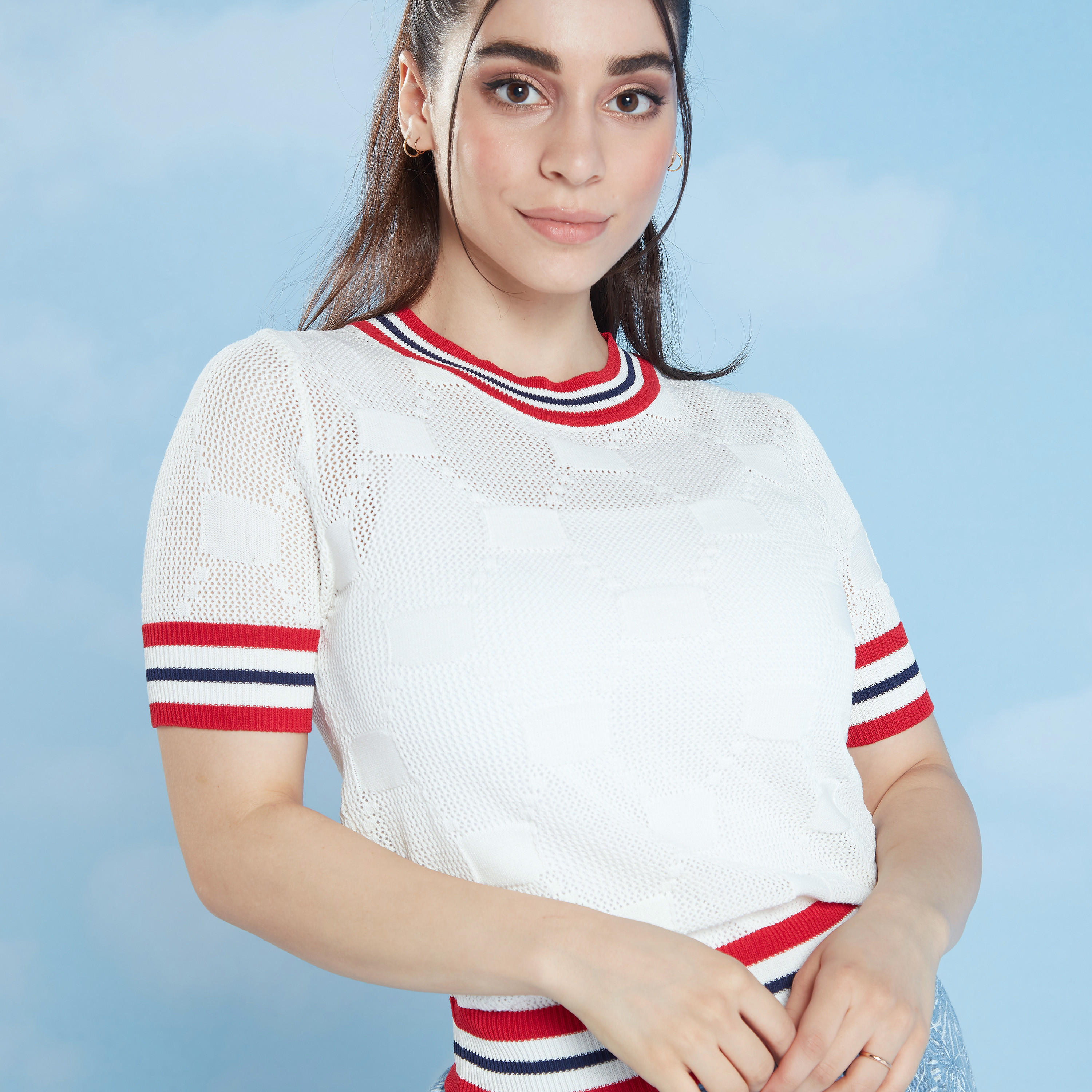 تيشيرت بارز الملمس بياقة ضيّقة وأكمام قصيرة-women-clothing-tshirts-image-3