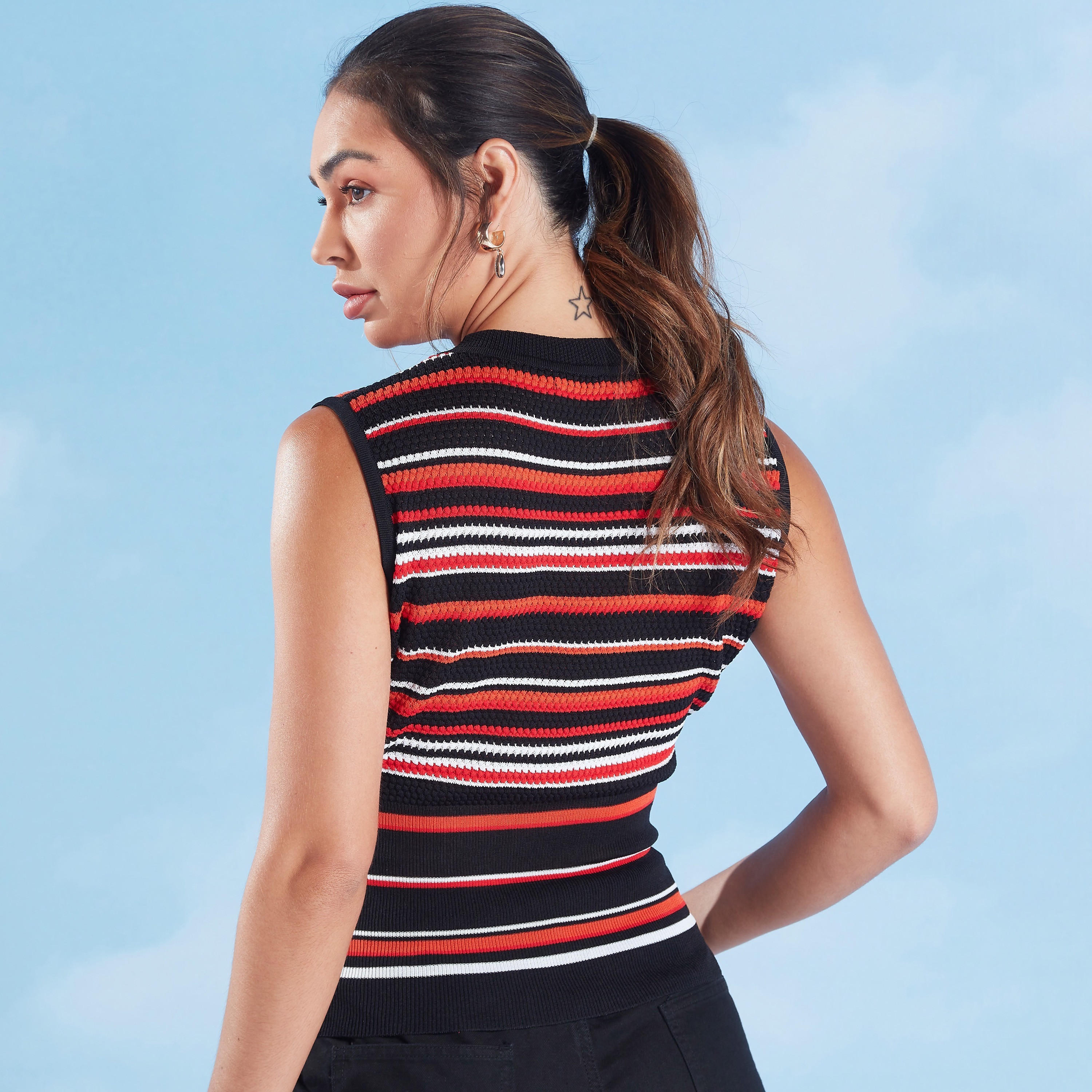 بلوزة مقلّمة دون أكمام بياقة ضيقة-women-clothing-shirtsandblouses-blouses-image-7
