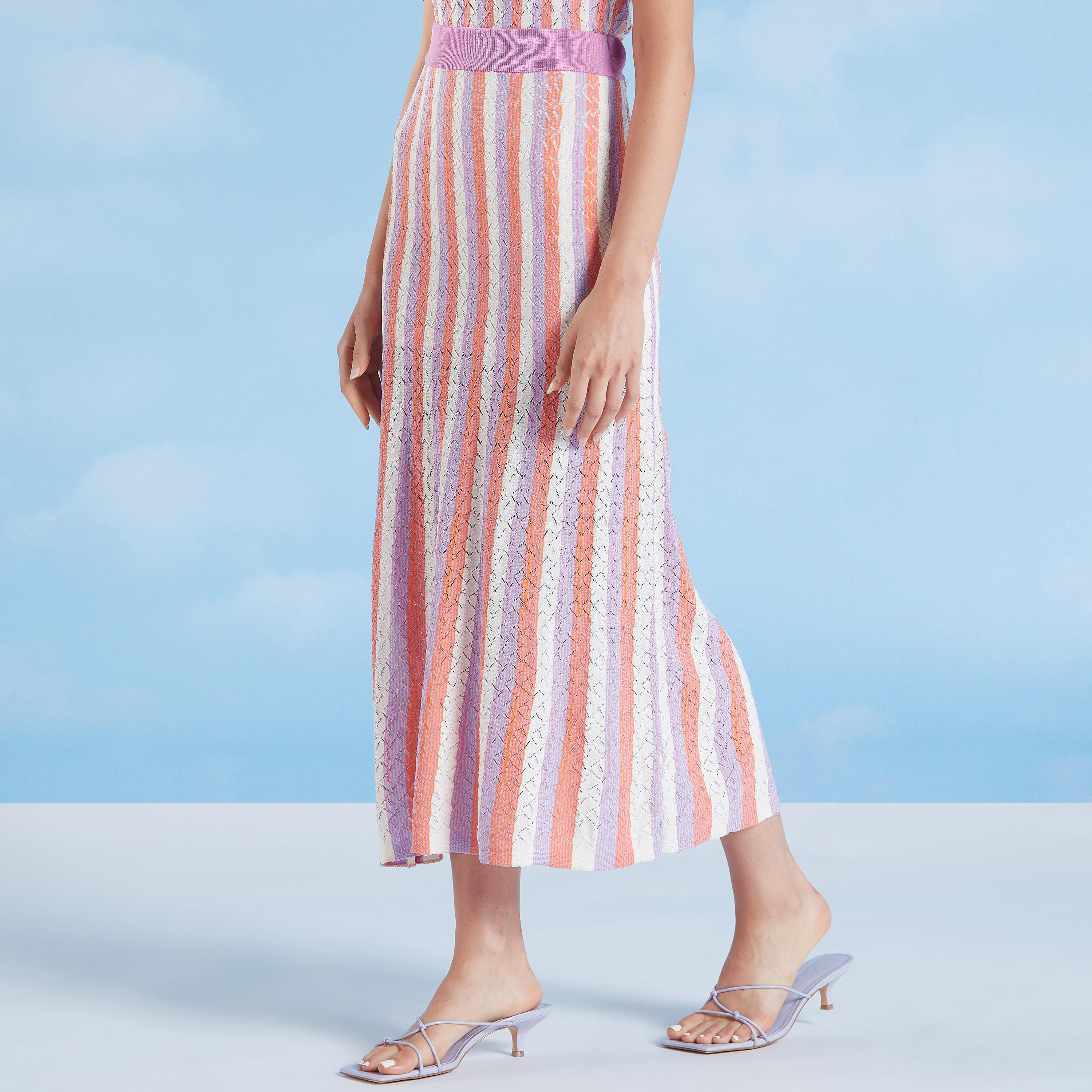 تنورة مقلّمة إيه لاين متوسطة الطول بخصر مطّاطي-women-clothing-bottoms-skirts-image-1