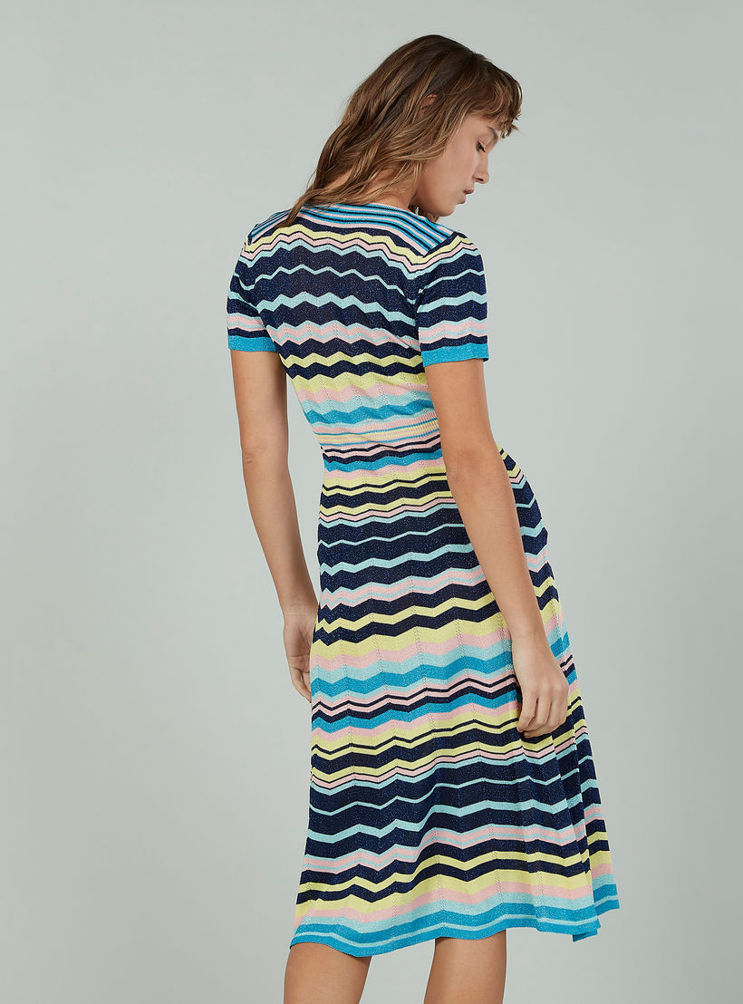 فستان متوسط الطول مقلّم بياقة مستديرة وأكمام قصيرة-women-clothing-dresses-image-4