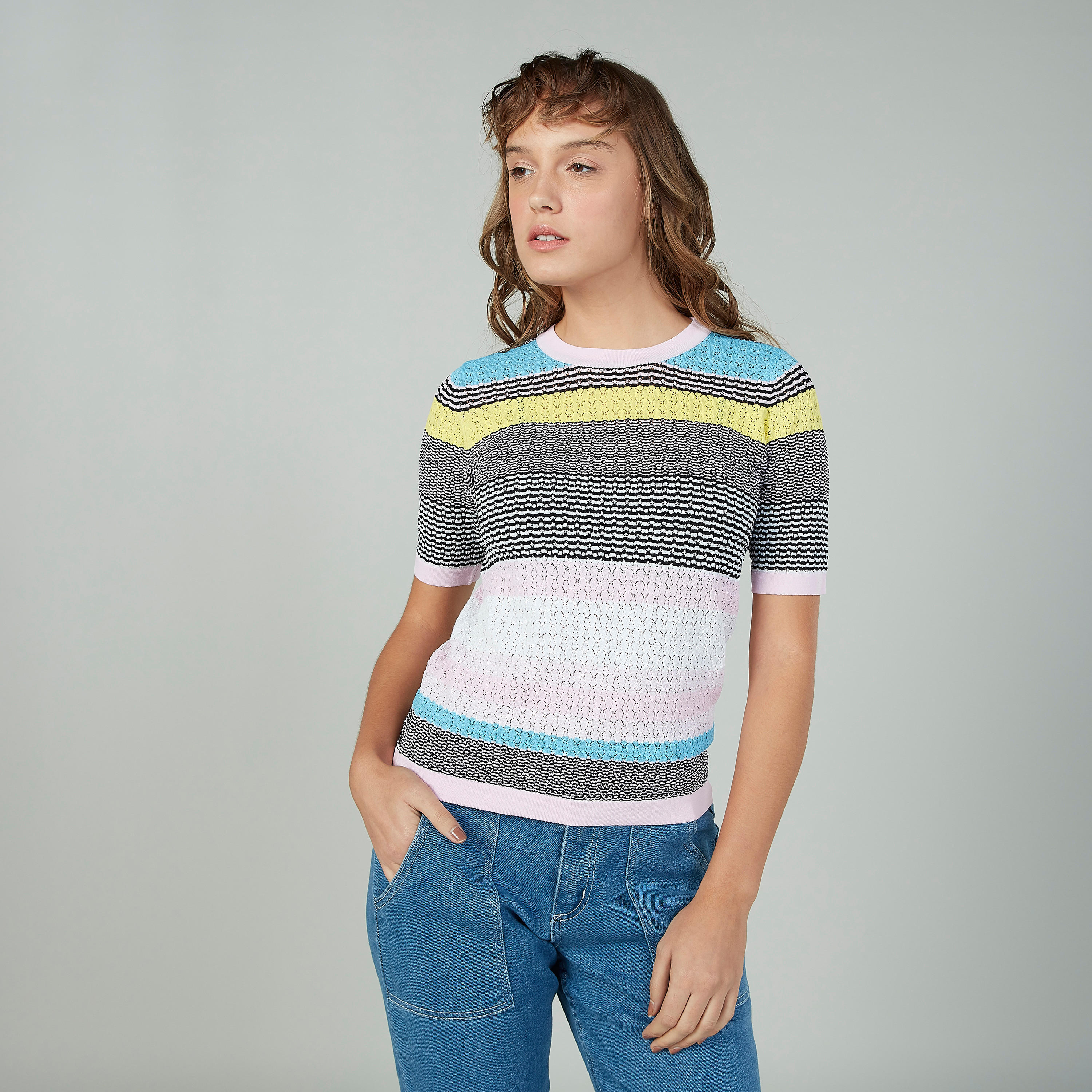تيشيرت مقلّم بياقة ضيّقة وأكمام قصيرة-women-clothing-tshirts-image-3