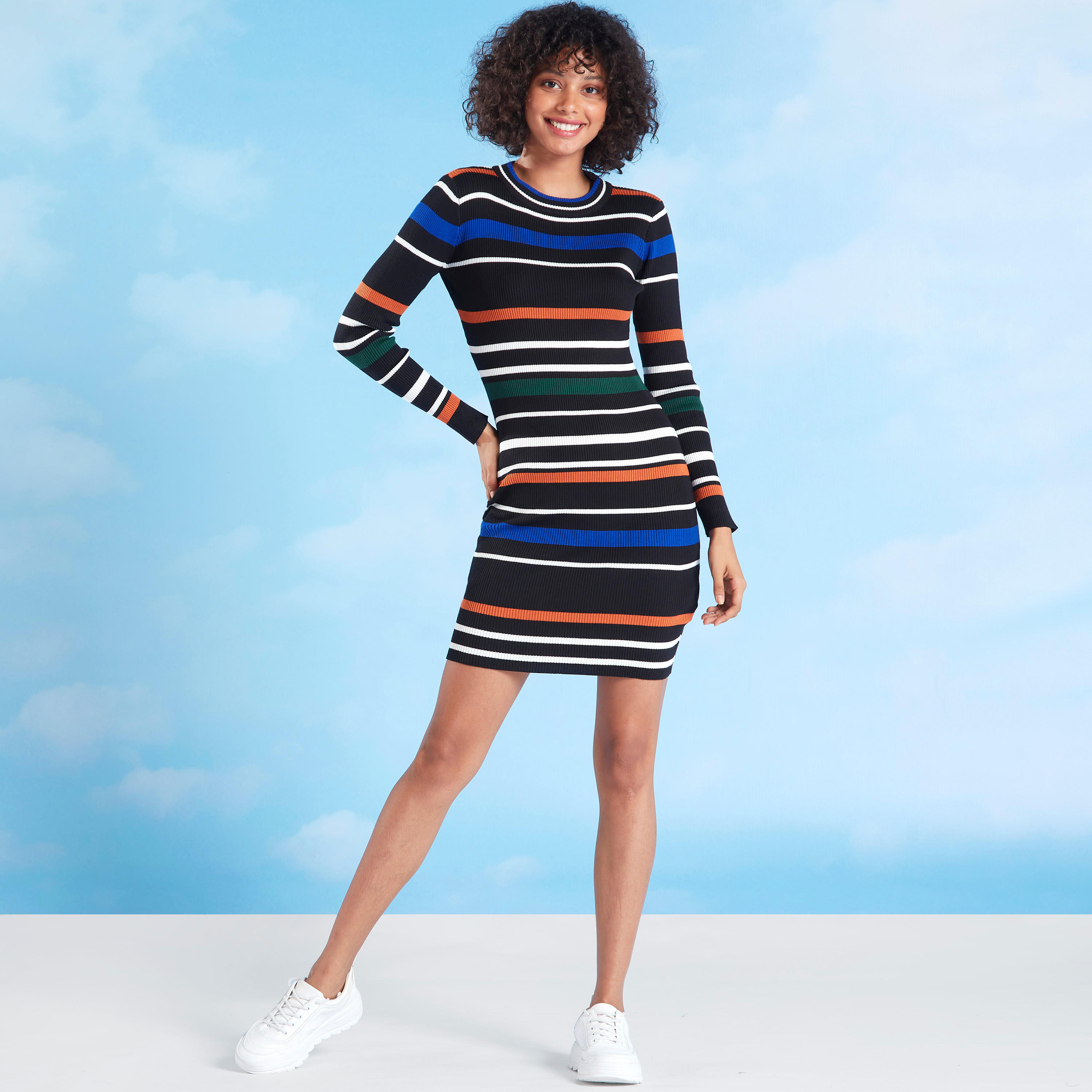 فستان قصير مقلّم بقصّة ضيّقة وياقة مستديرة وأكمام طويلة-women-clothing-dresses-image-3
