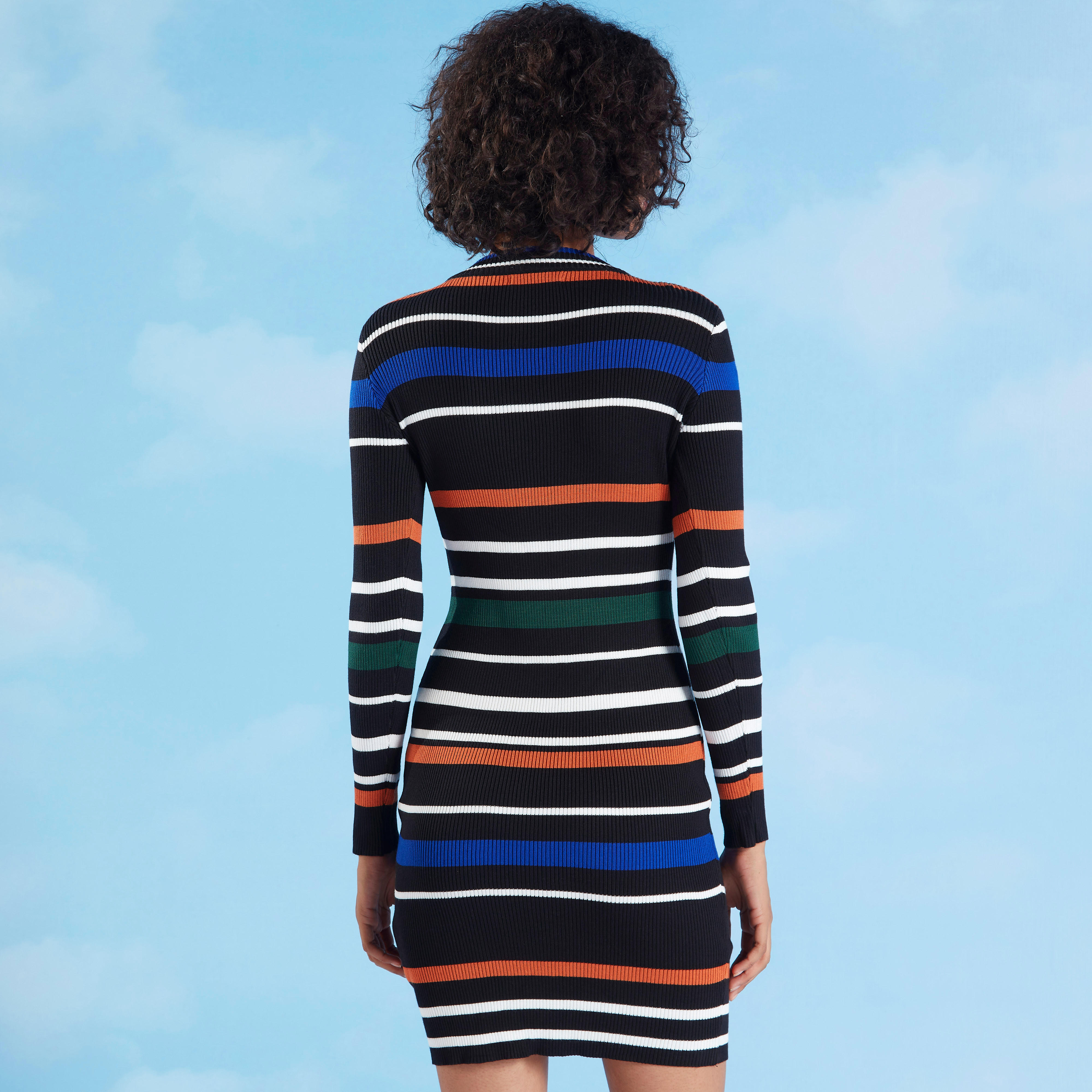 فستان قصير مقلّم بقصّة ضيّقة وياقة مستديرة وأكمام طويلة-women-clothing-dresses-image-5