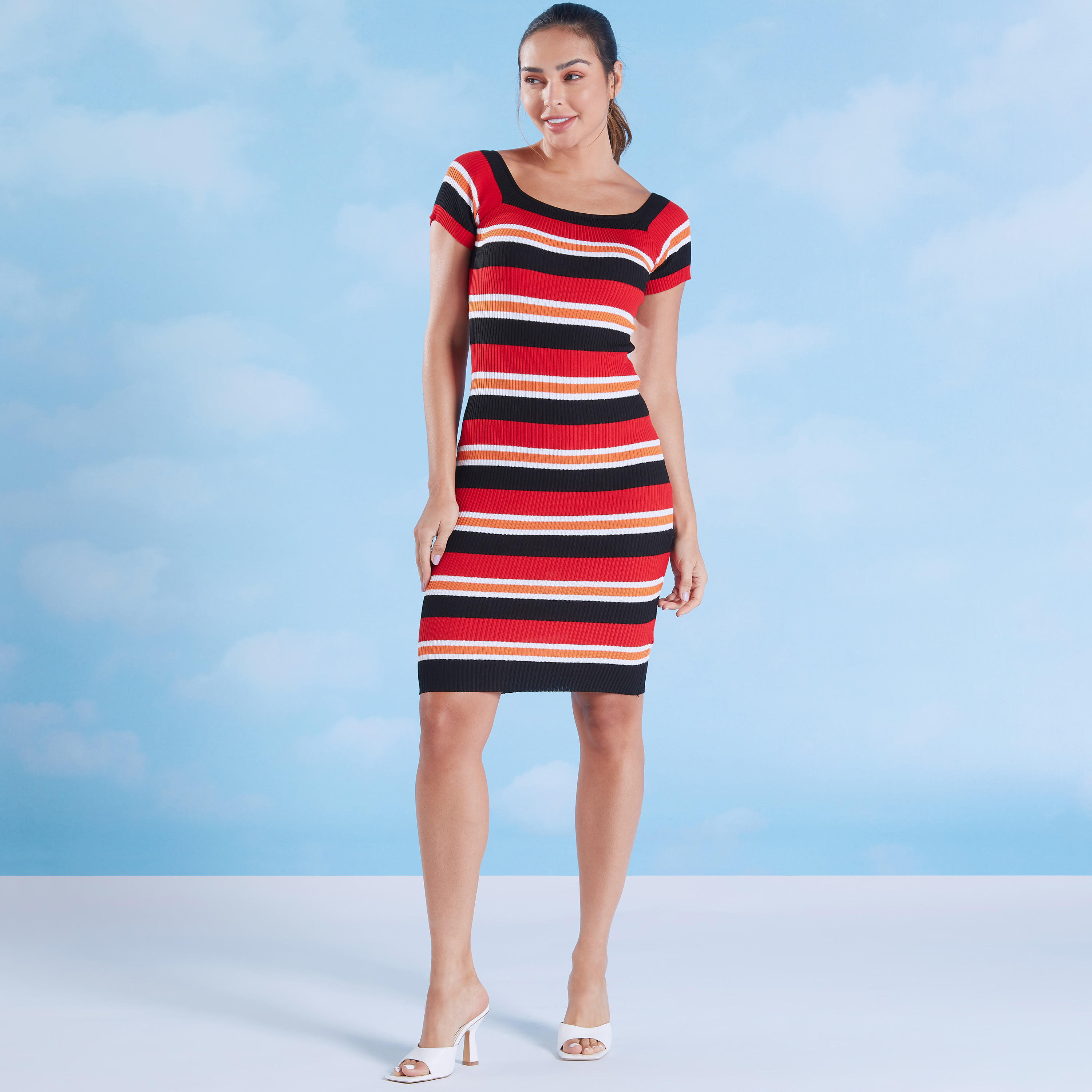 فستان قصير مقلّم بقصّة ضيّقة وأكمام قصيرة-women-clothing-dresses-image-1