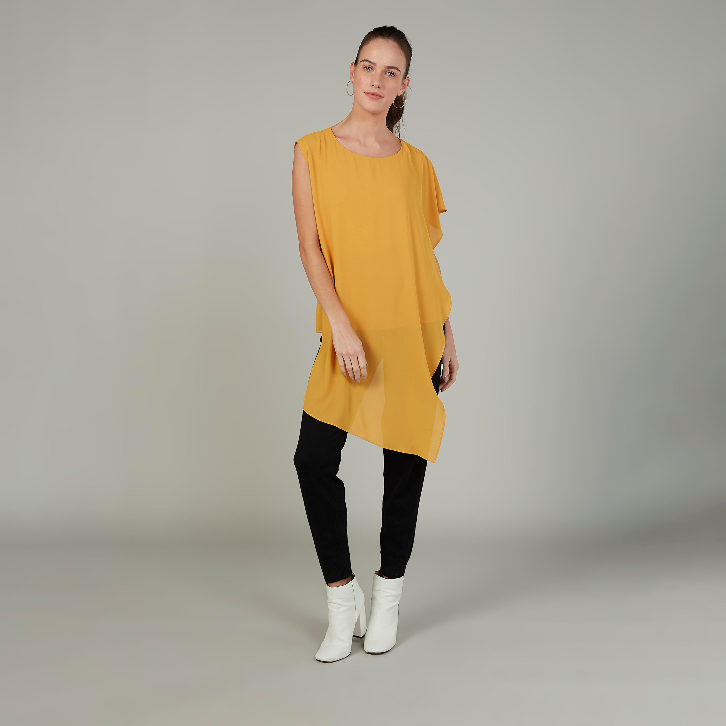بلوزة سادّة بياقة قارب وتفاصيل كشكش-women-clothing-shirtsandblouses-blouses-image-2