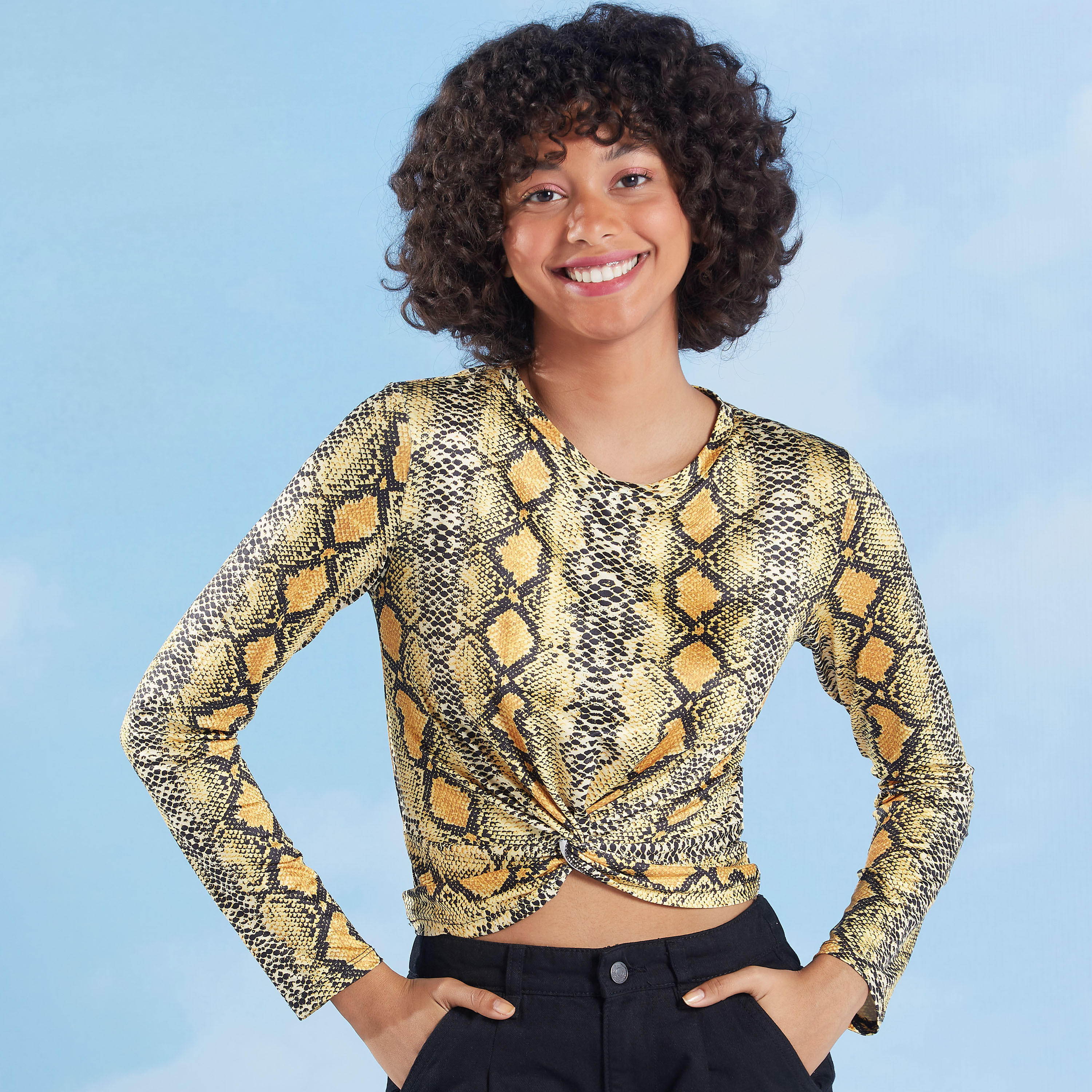 بلوزة قصيرة سليم قصير بياقة مستديرة وأكمام طويلة وطبعات حيوانات-women-clothing-shirtsandblouses-blouses-image-1
