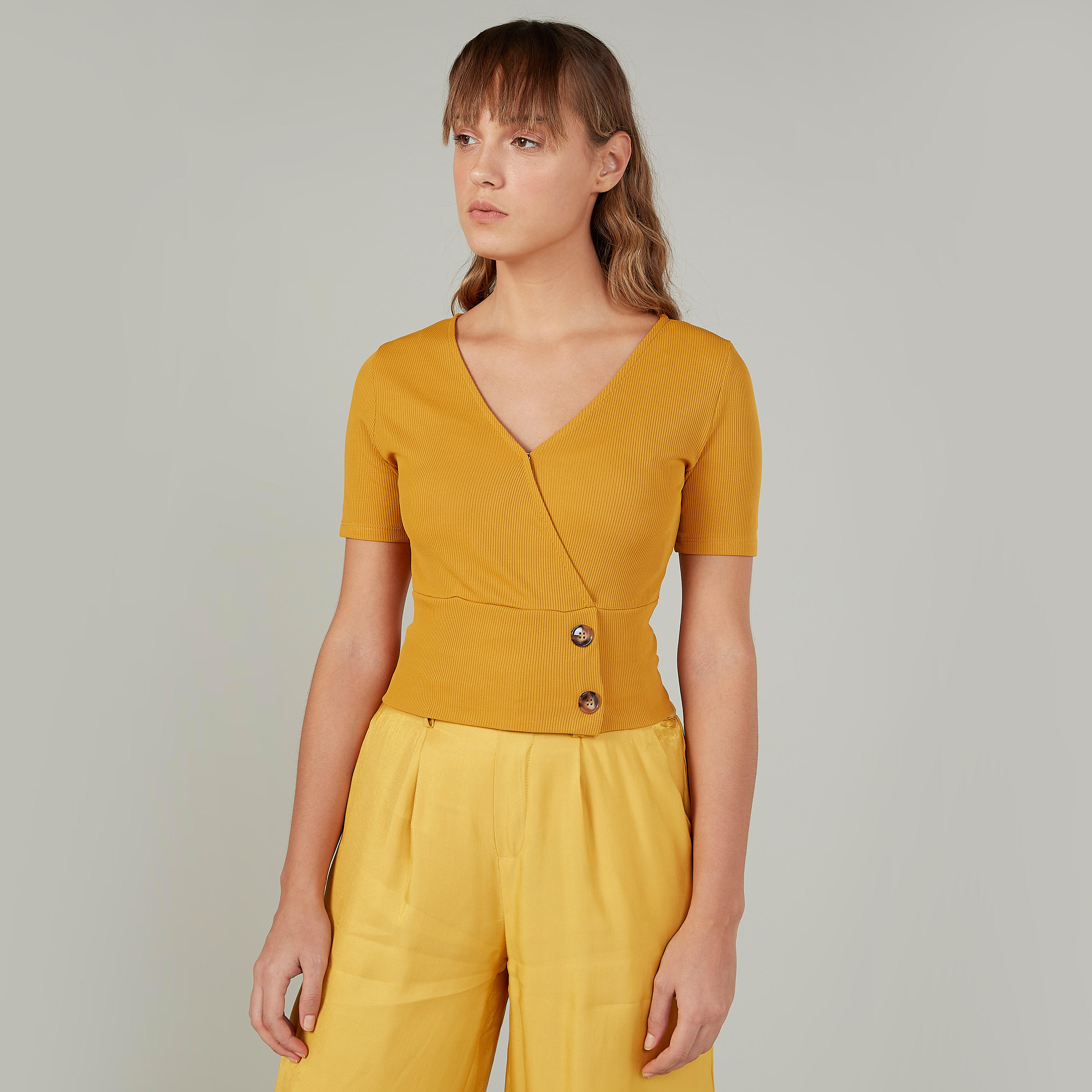 بلوزة بارزة الملمس بياقة V  وأكمام قصيرة-women-clothing-shirtsandblouses-blouses-image-1