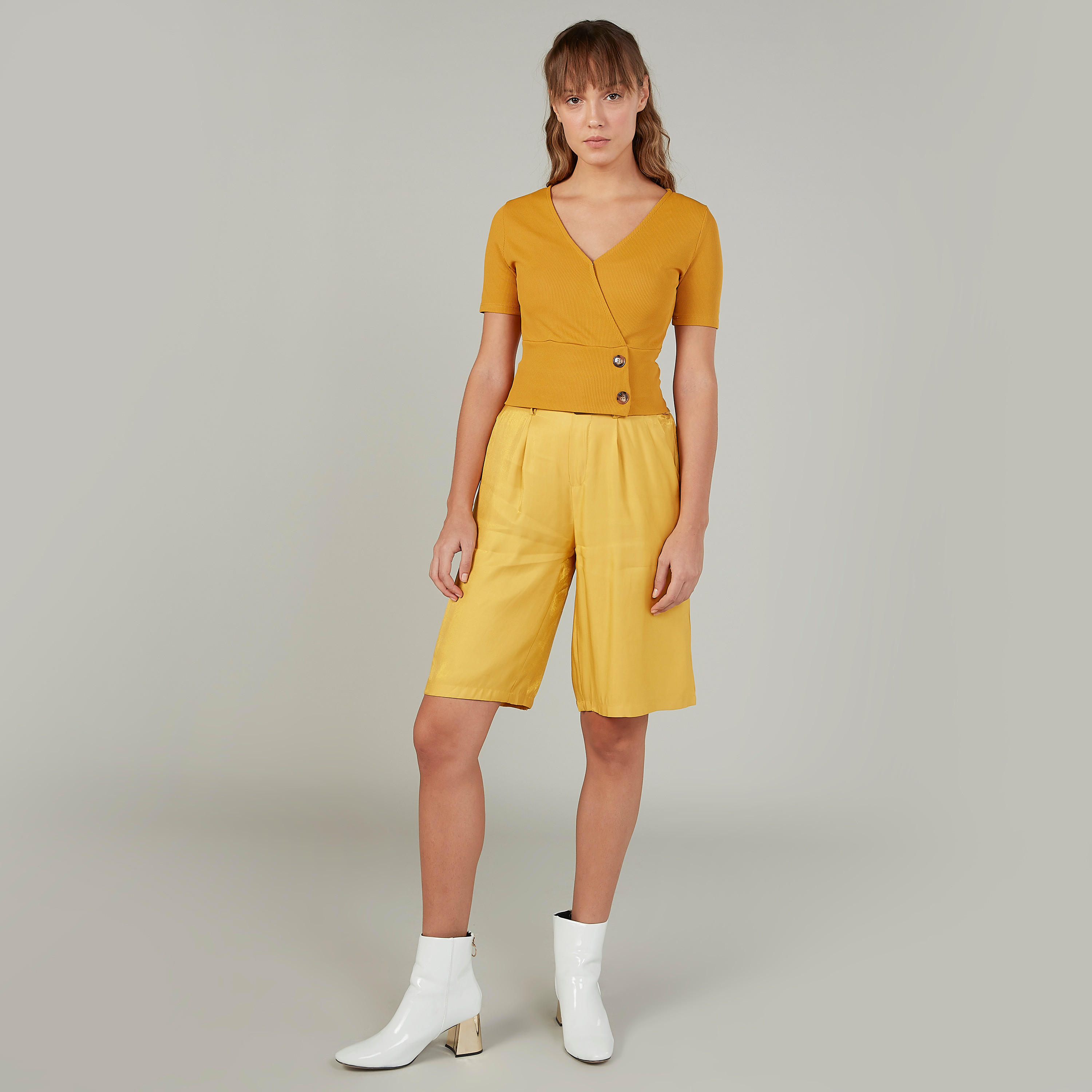 بلوزة بارزة الملمس بياقة V  وأكمام قصيرة-women-clothing-shirtsandblouses-blouses-image-2
