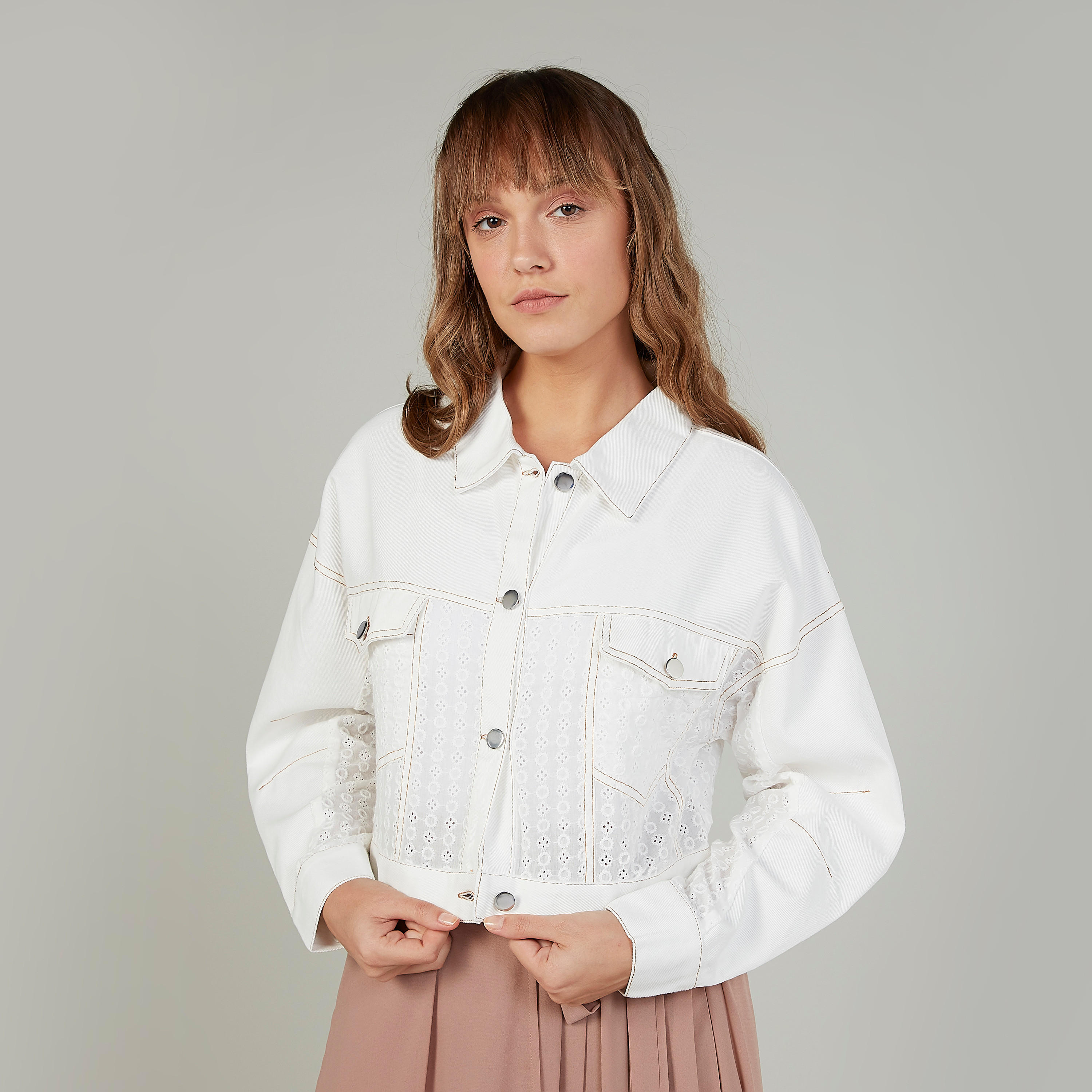 جاكيت دينم بارز الملمس بأكمام طويلة وجيوب بطيّة-women-winterwear-coatsandjackets-jackets-image-1