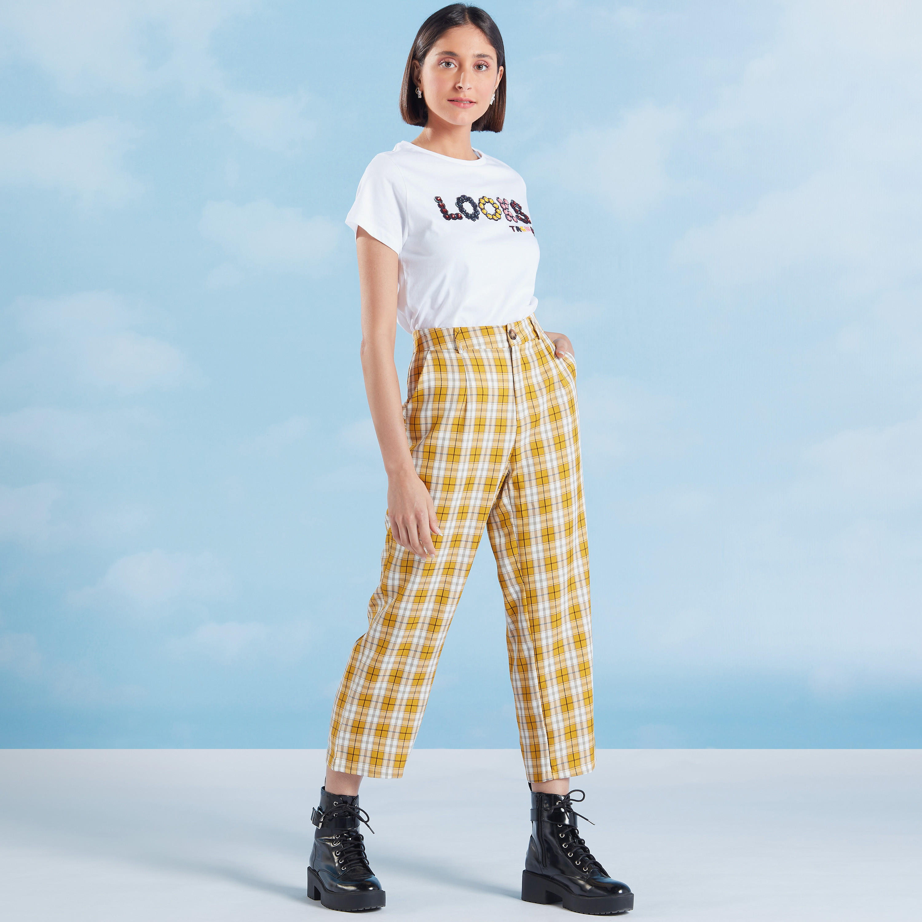 بنطلون قصير سليم كاروهات بخصر متوسط الارتفاع وجيوب-women-clothing-bottoms-trousers-image-2