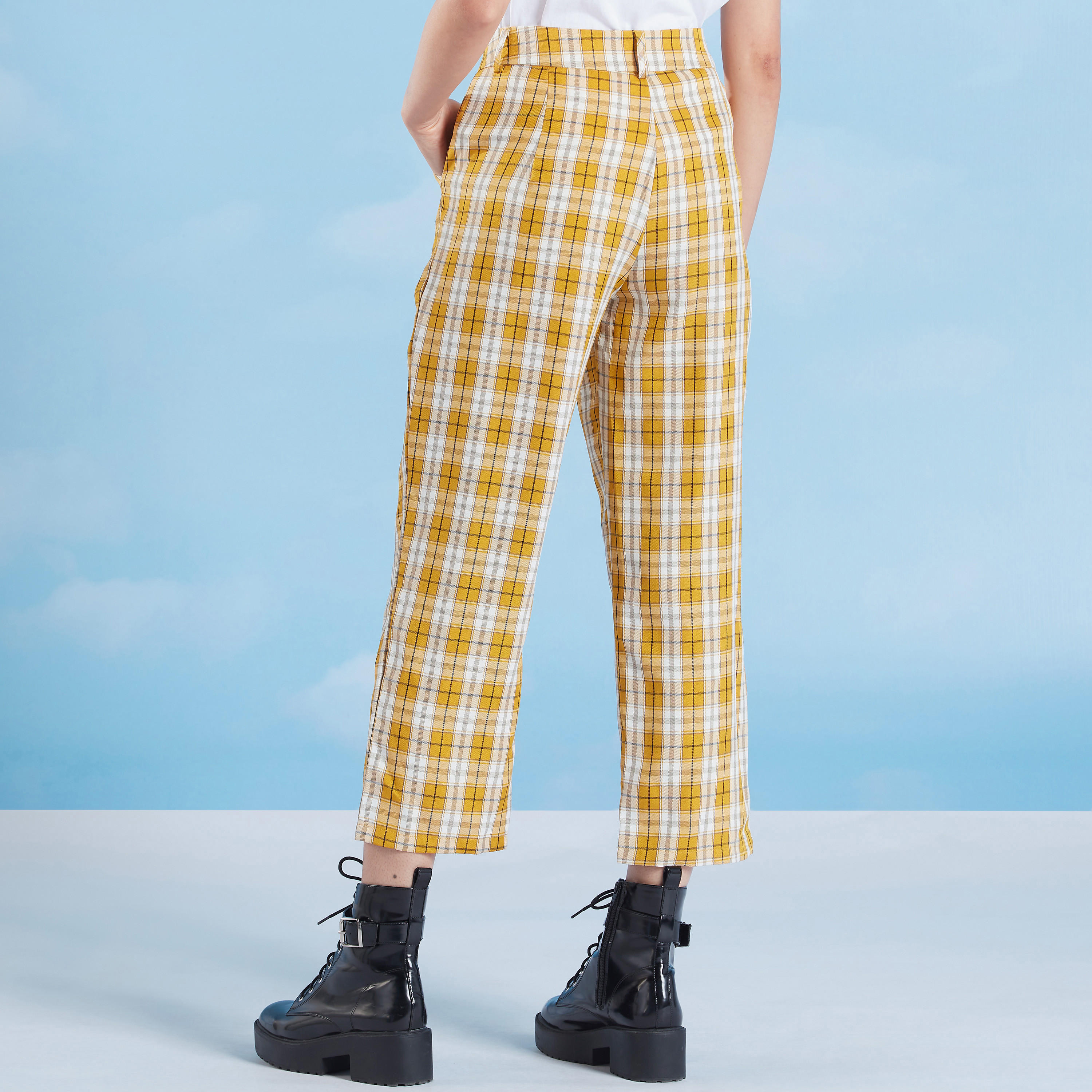 بنطلون قصير سليم كاروهات بخصر متوسط الارتفاع وجيوب-women-clothing-bottoms-trousers-image-5