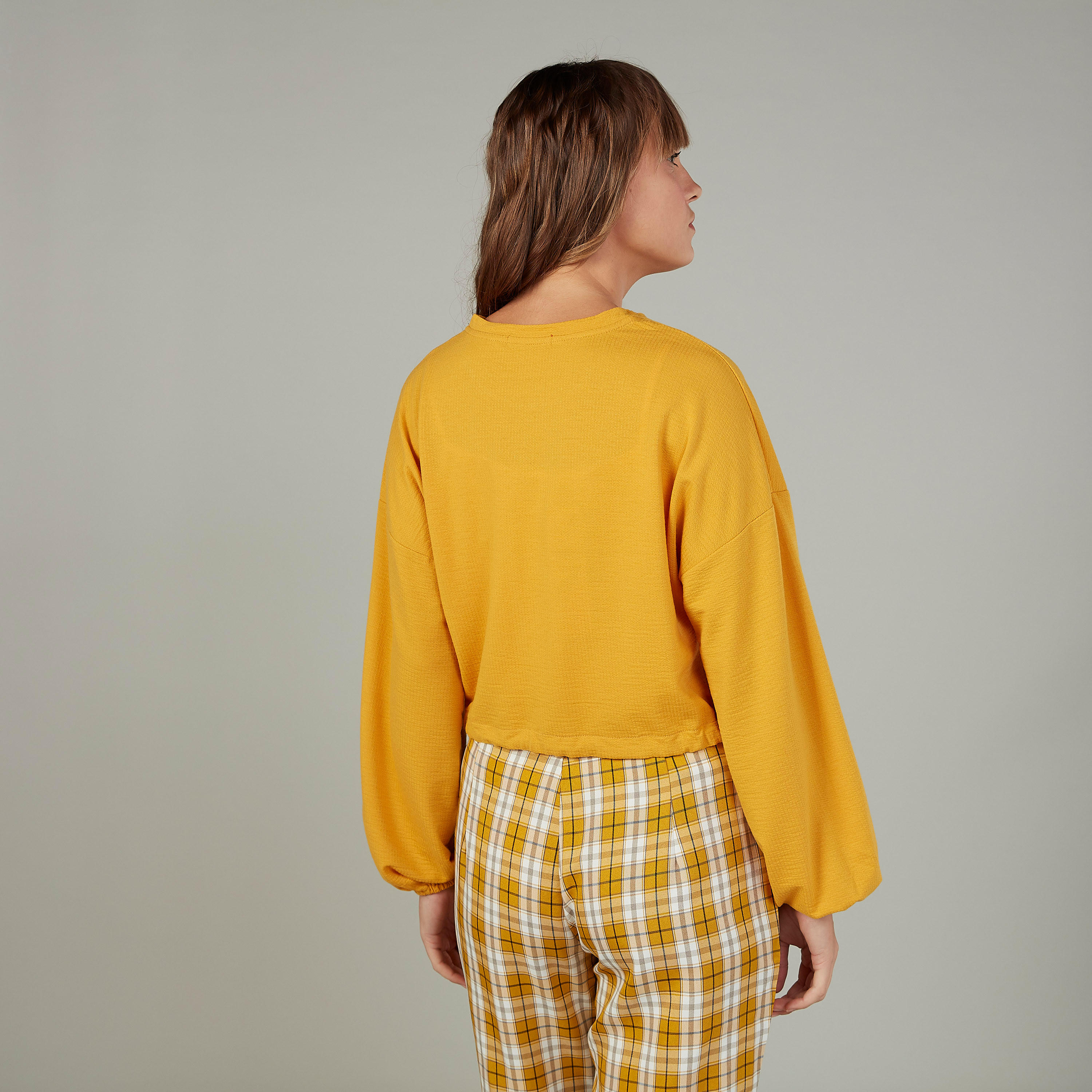 بلوزة سادة بأكمام بيشوب وياقة ضيقة-women-clothing-shirtsandblouses-blouses-image-4