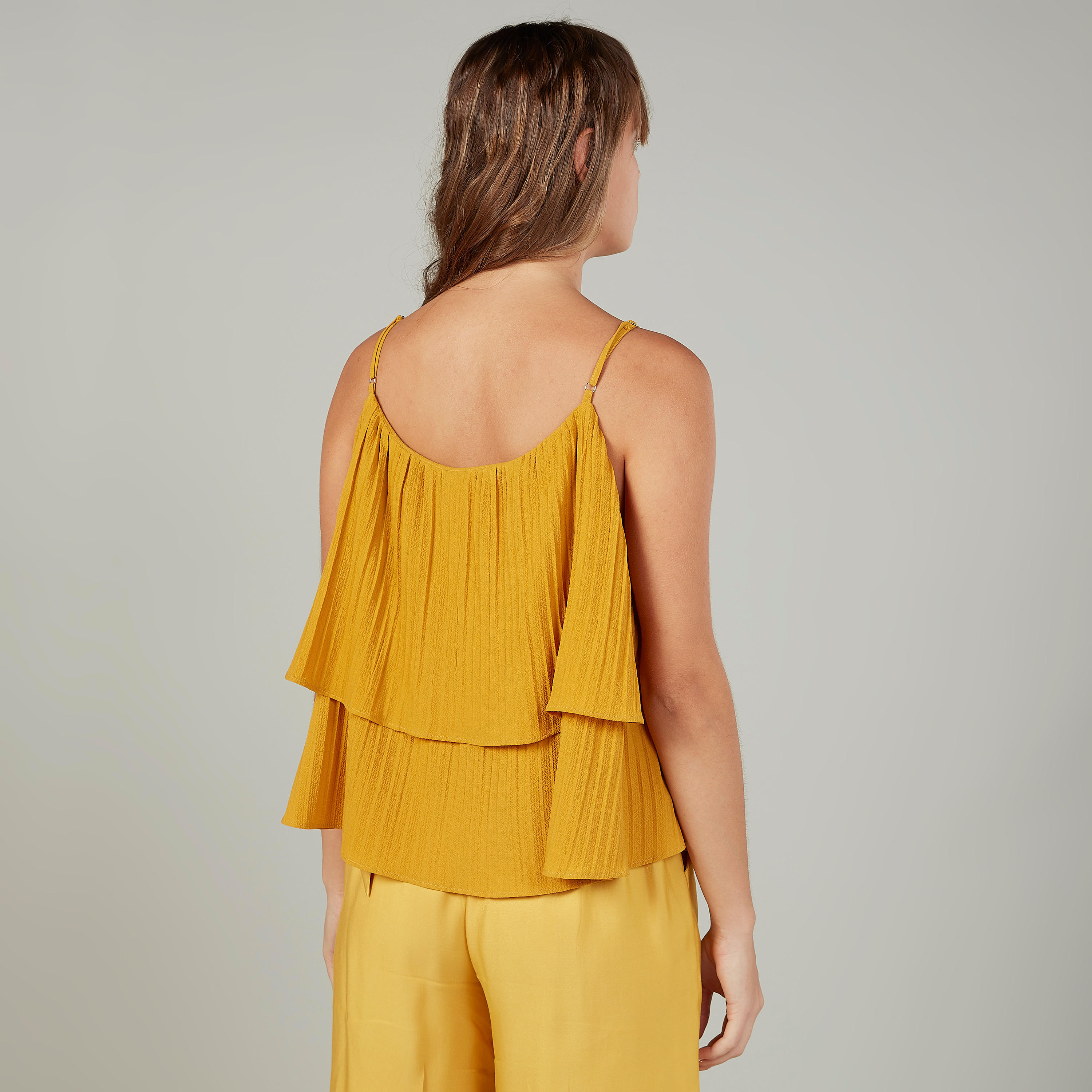 بلوزة قصيرة بياقة عميقة وحمّالات رفيعة بطيّات بارزة الملمس-women-clothing-shirtsandblouses-blouses-image-4