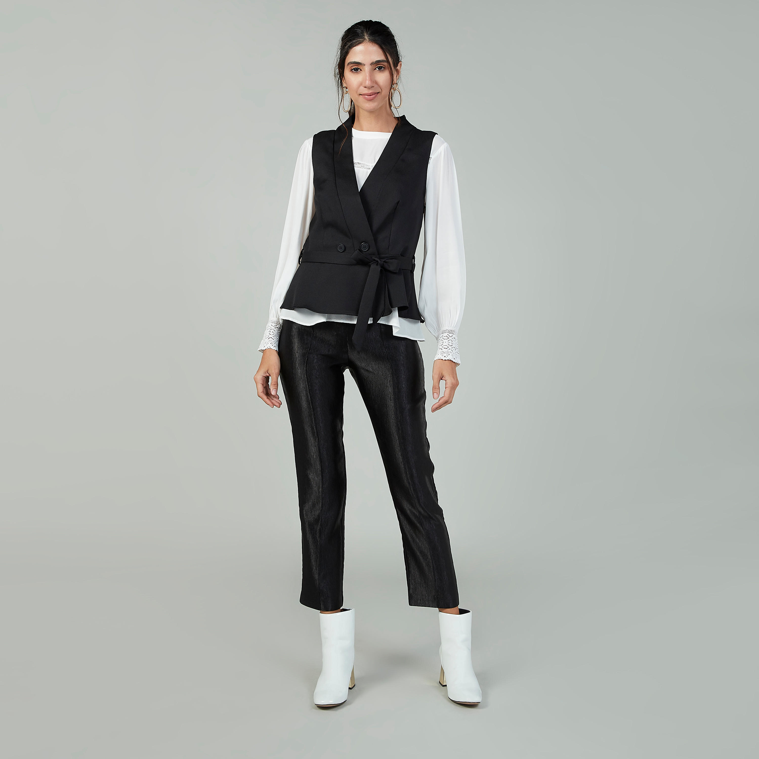 جاكيت سليم سادة دون أكمام بياقة V-women-winterwear-coatsandjackets-jackets-image-2