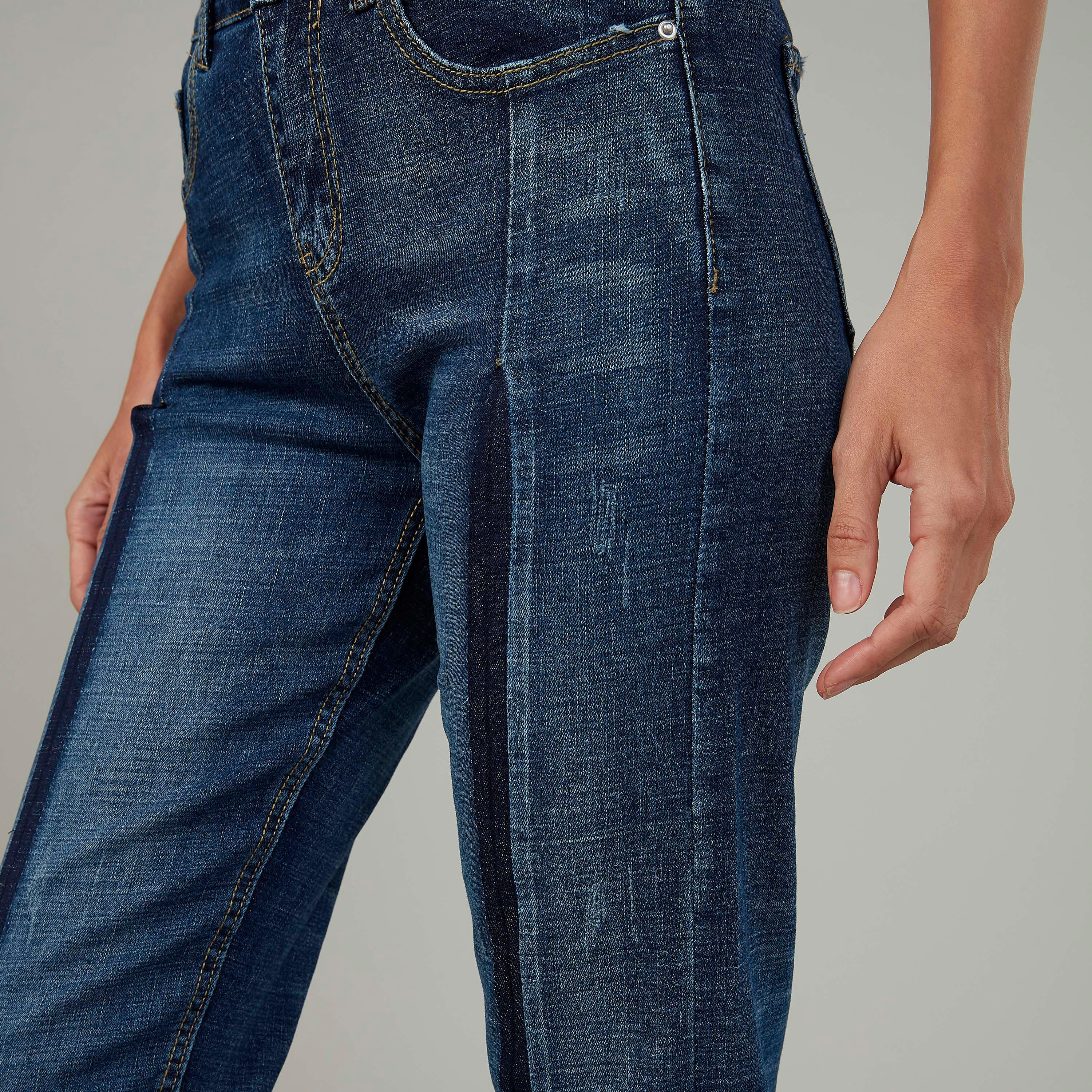 بنطلون جينز سادة قصير بخصر متوسّط الارتفاع وعراوي حزام وتفاصيل جيب-women-clothing-bottoms-jeans-image-2