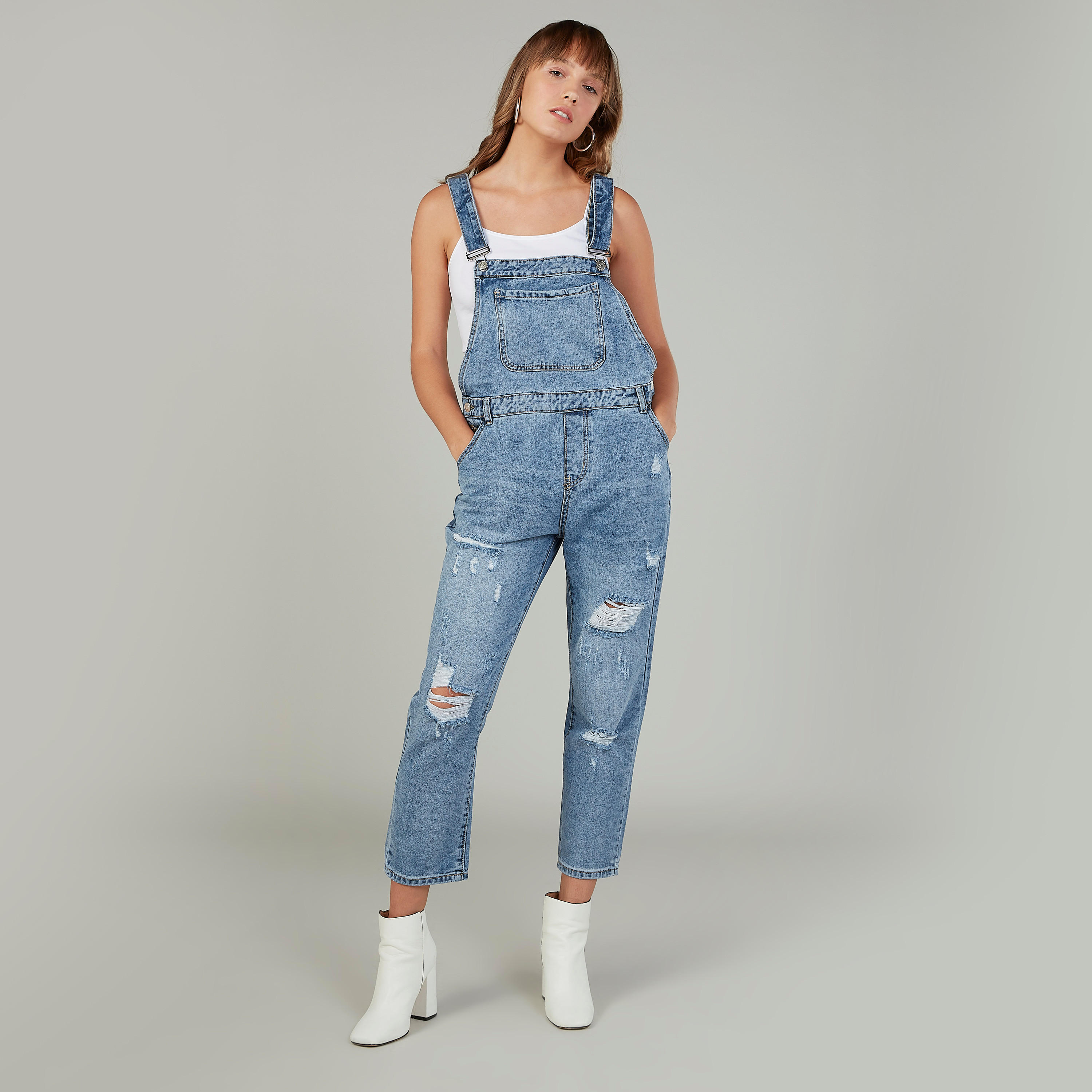 دنغري ممزق بحمالات قابلة للتعديل وتفاصيل جيوب-women-clothing-jumpsuits-image-5