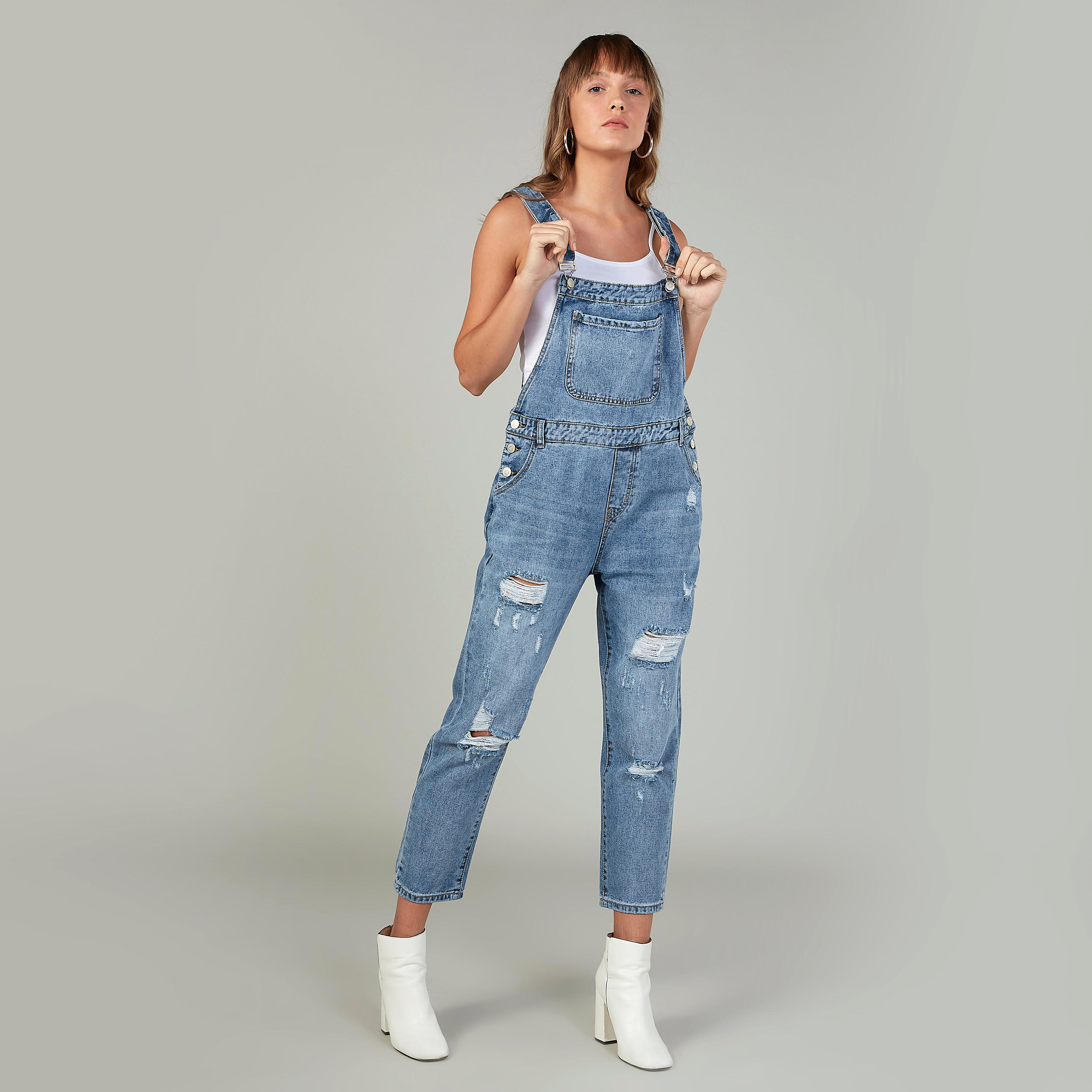 دنغري ممزق بحمالات قابلة للتعديل وتفاصيل جيوب-women-clothing-jumpsuits-image-4