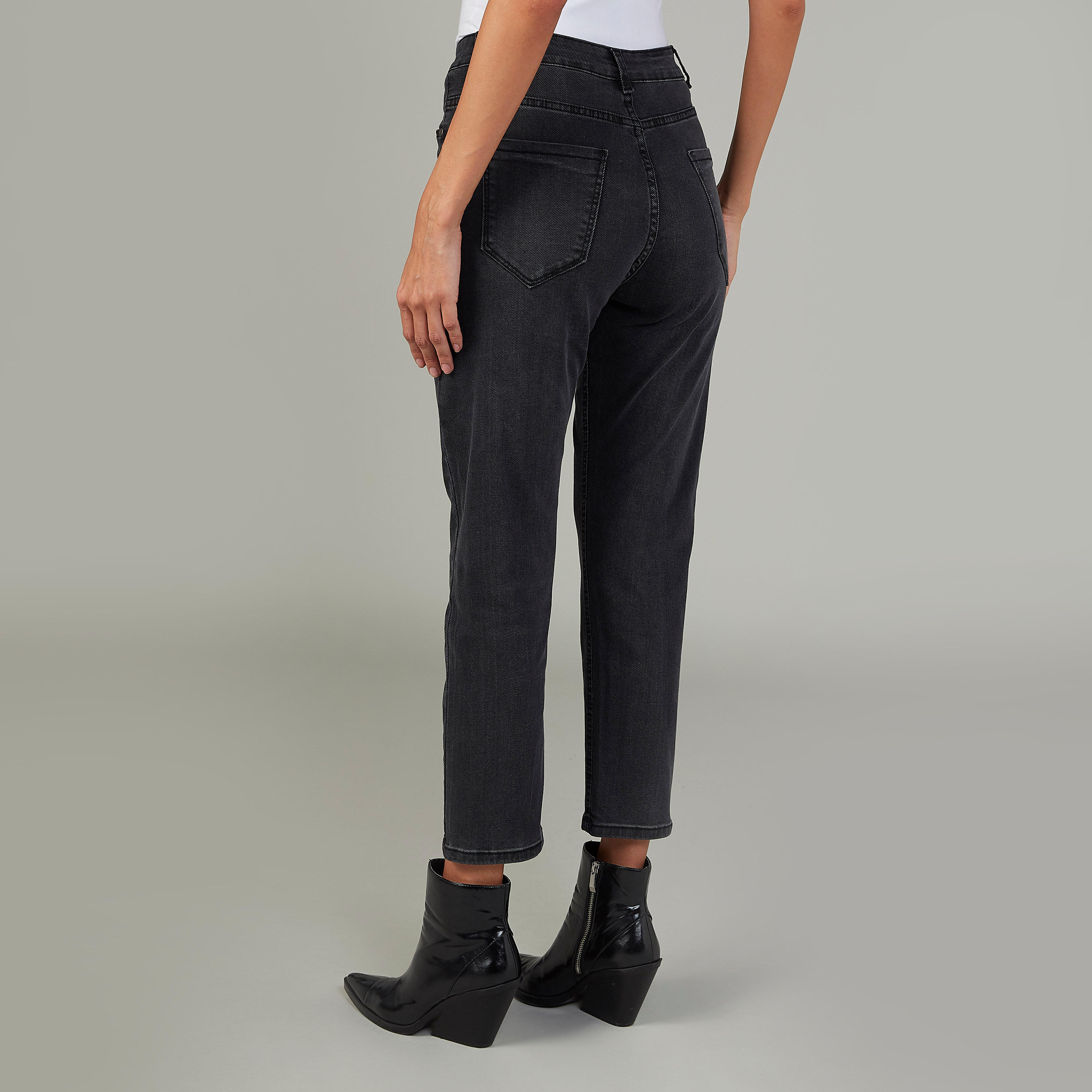 بنطلون جينز قصير سكيني بخصر متوسّط الارتفاع وعراوي حزام من تو إكستريمز-women-clothing-bottoms-jeans-image-4