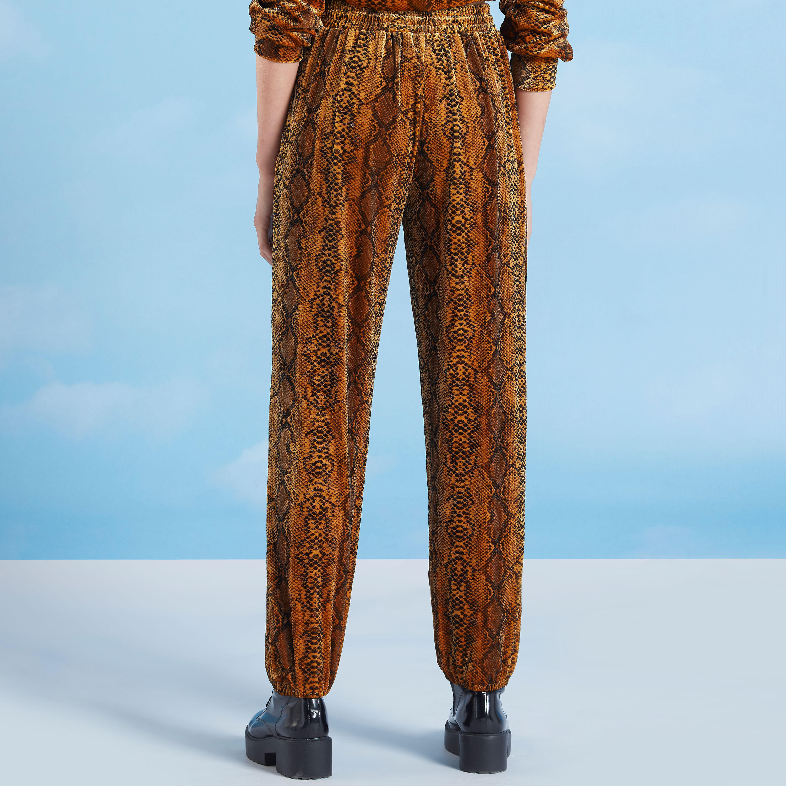 بنطلون بخصر مطّاطي مرن وطبعات حيوانات-women-clothing-bottoms-trousers-image-4