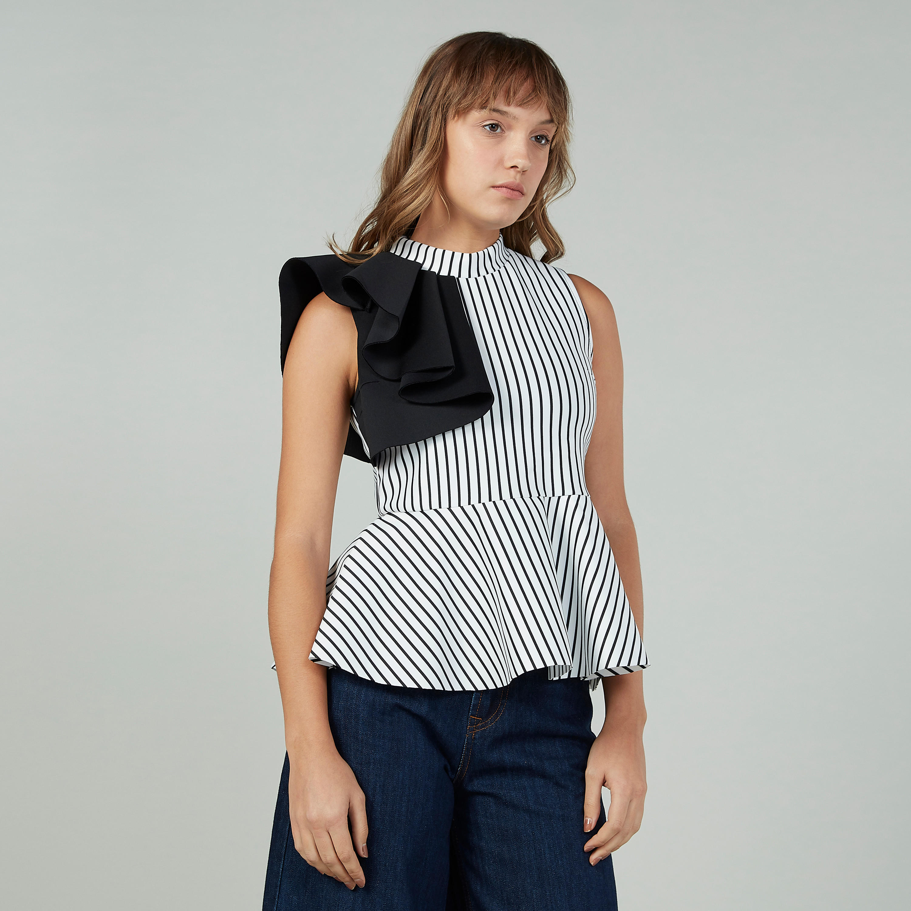 بلوزة مخططة دون أكمام بياقة عالية وتفاصيل كشكش على الخصر-women-clothing-shirtsandblouses-blouses-image-1