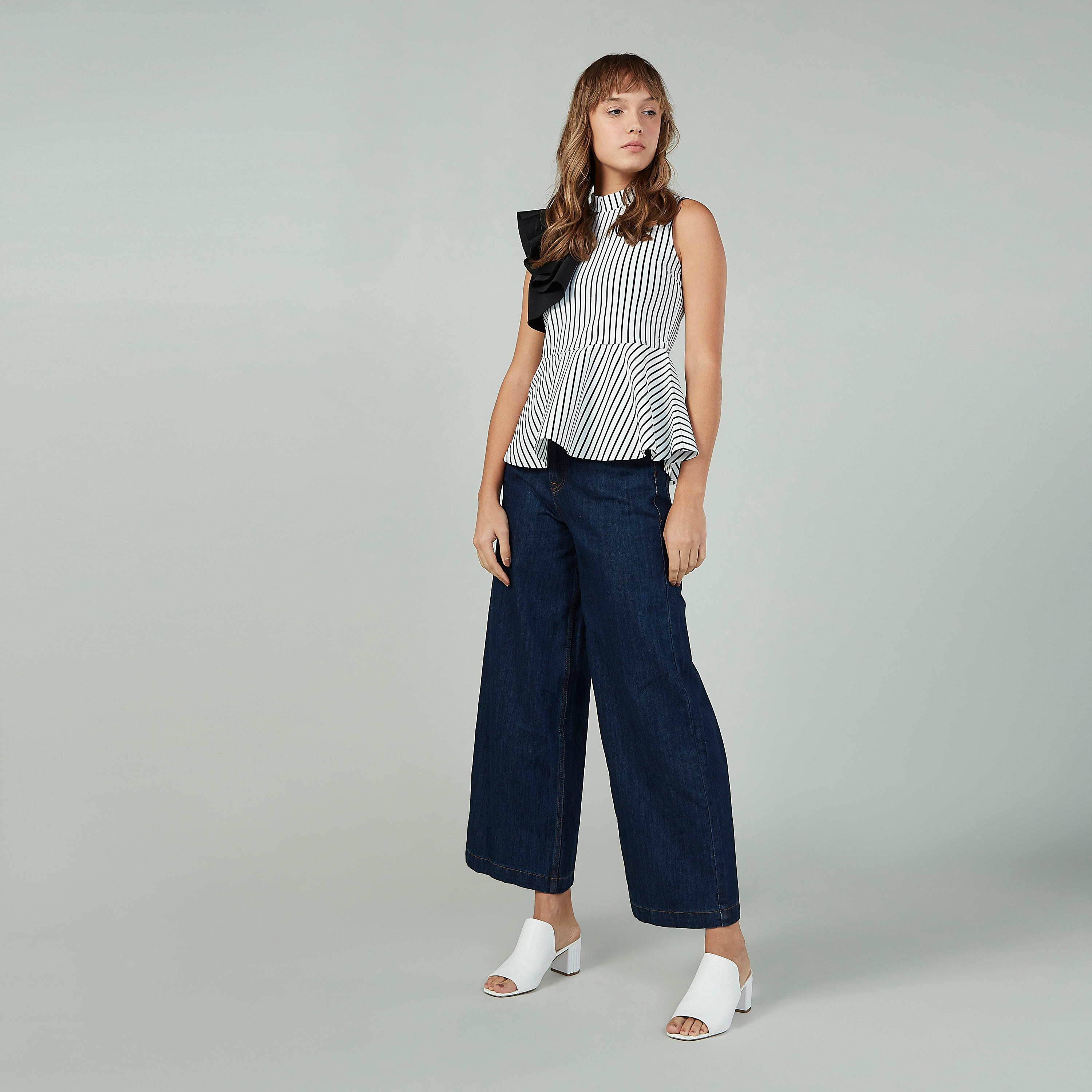 بلوزة مخططة دون أكمام بياقة عالية وتفاصيل كشكش على الخصر-women-clothing-shirtsandblouses-blouses-image-2