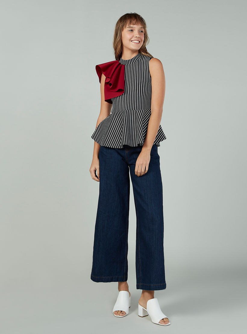 بلوزة مخططة دون أكمام بياقة عالية وتفاصيل كشكش على الخصر-women-clothing-shirtsandblouses-blouses-image-2