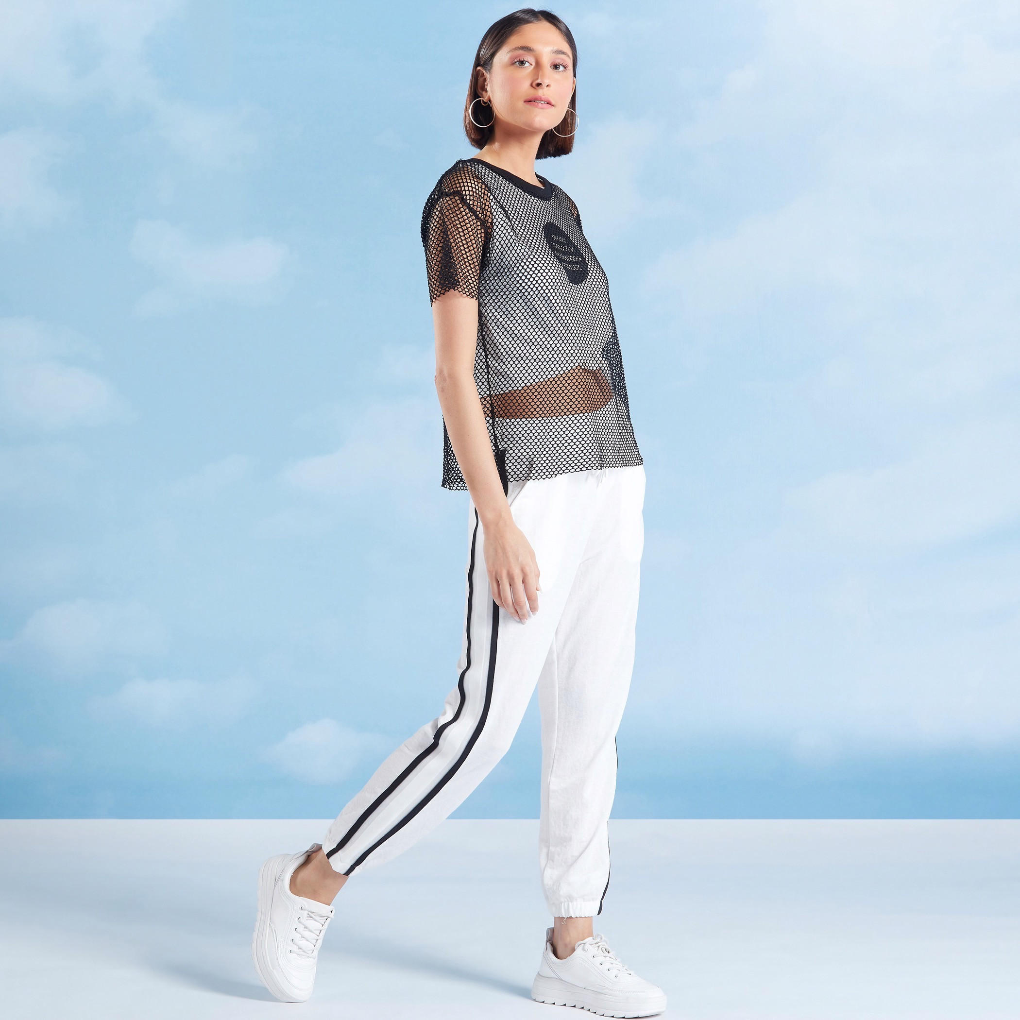 تيشيرت بارز الملمس بياقة ضيّقة وأكمام قصيرة-women-clothing-tshirts-image-2