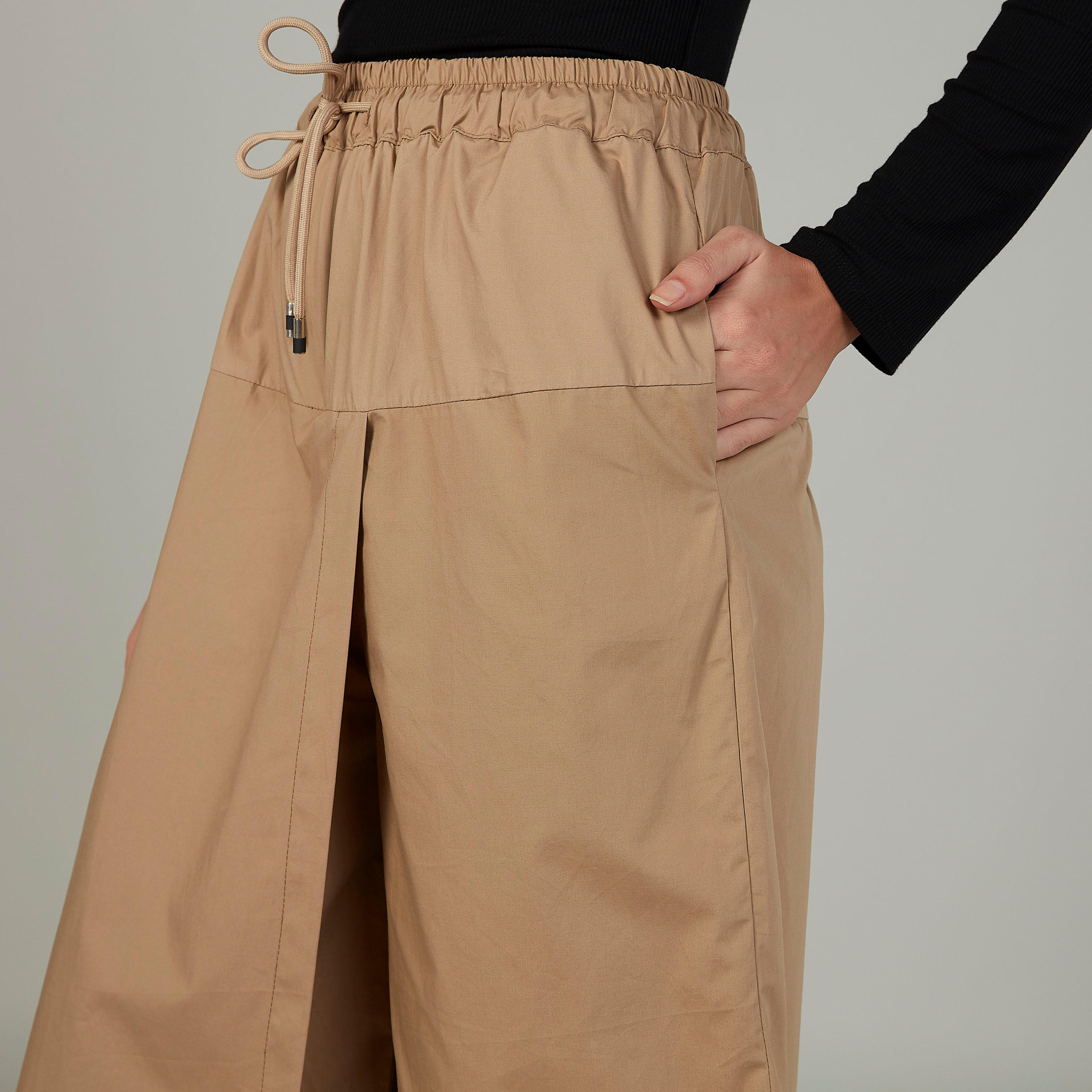 شورت بلازو سادة بخصر متوسط الارتفاع وخصر مطاطي رباط إغلاق-women-clothing-bottoms-trousers-image-2